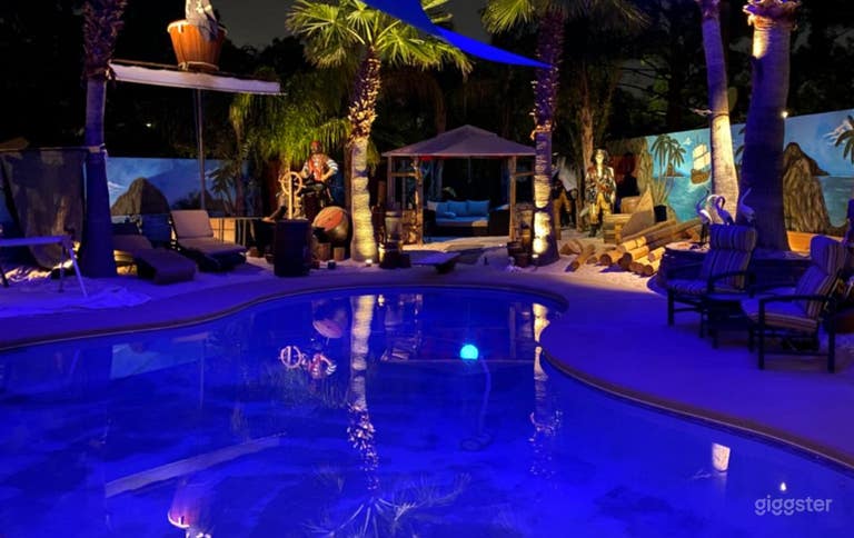  Private Pirate Beach Resort in Las Vegas 