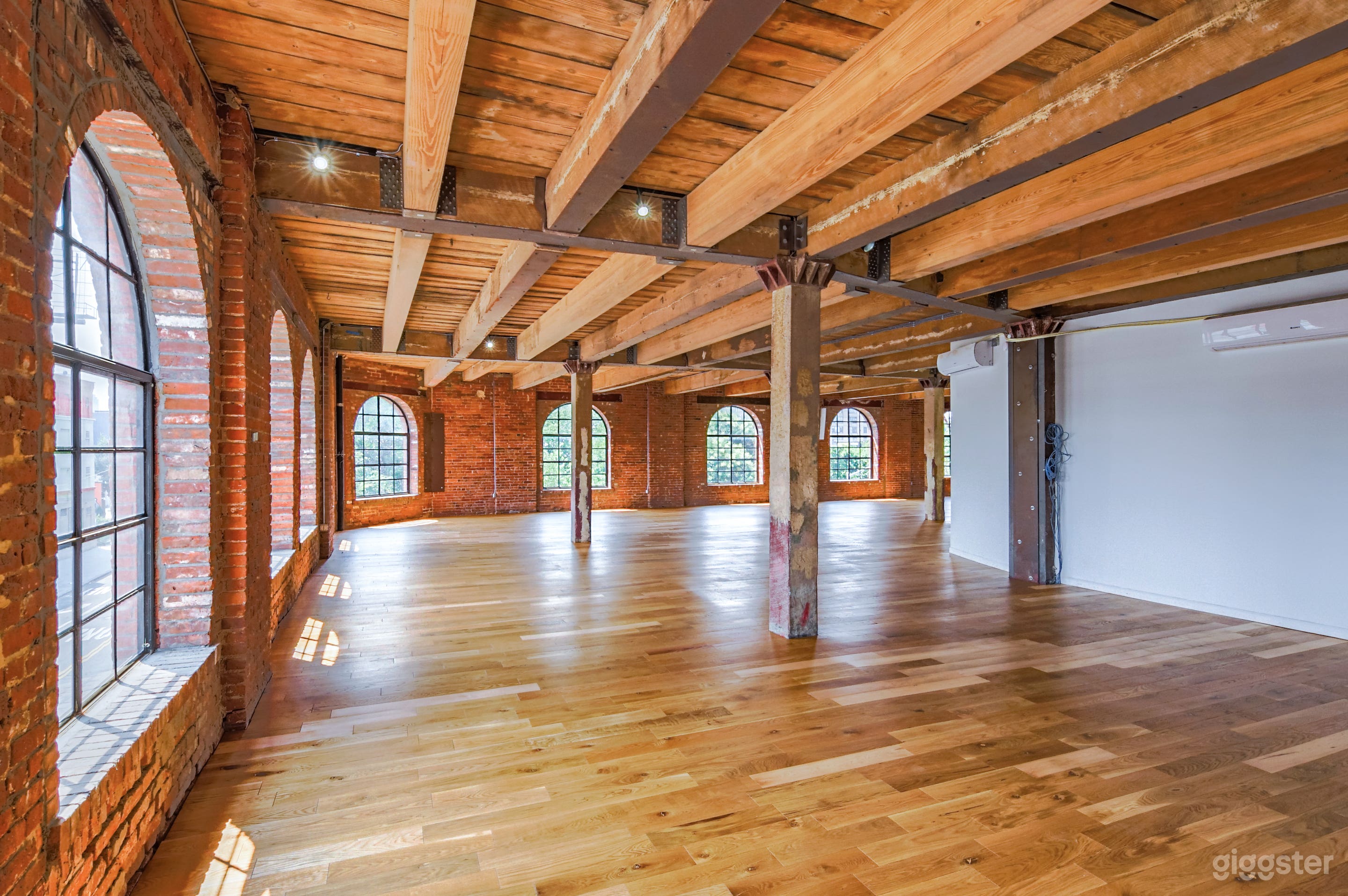 Historic Brick LOFT/Studio Photo 2