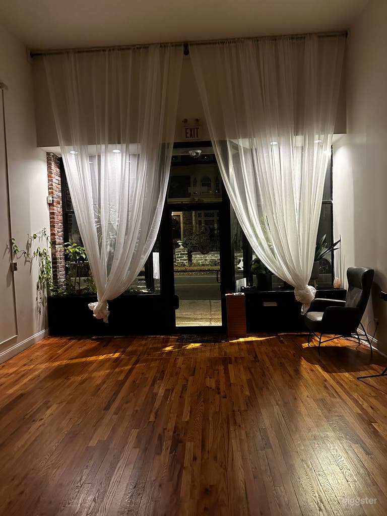  Cozy Urban Studio with Natural Light in Germantown 