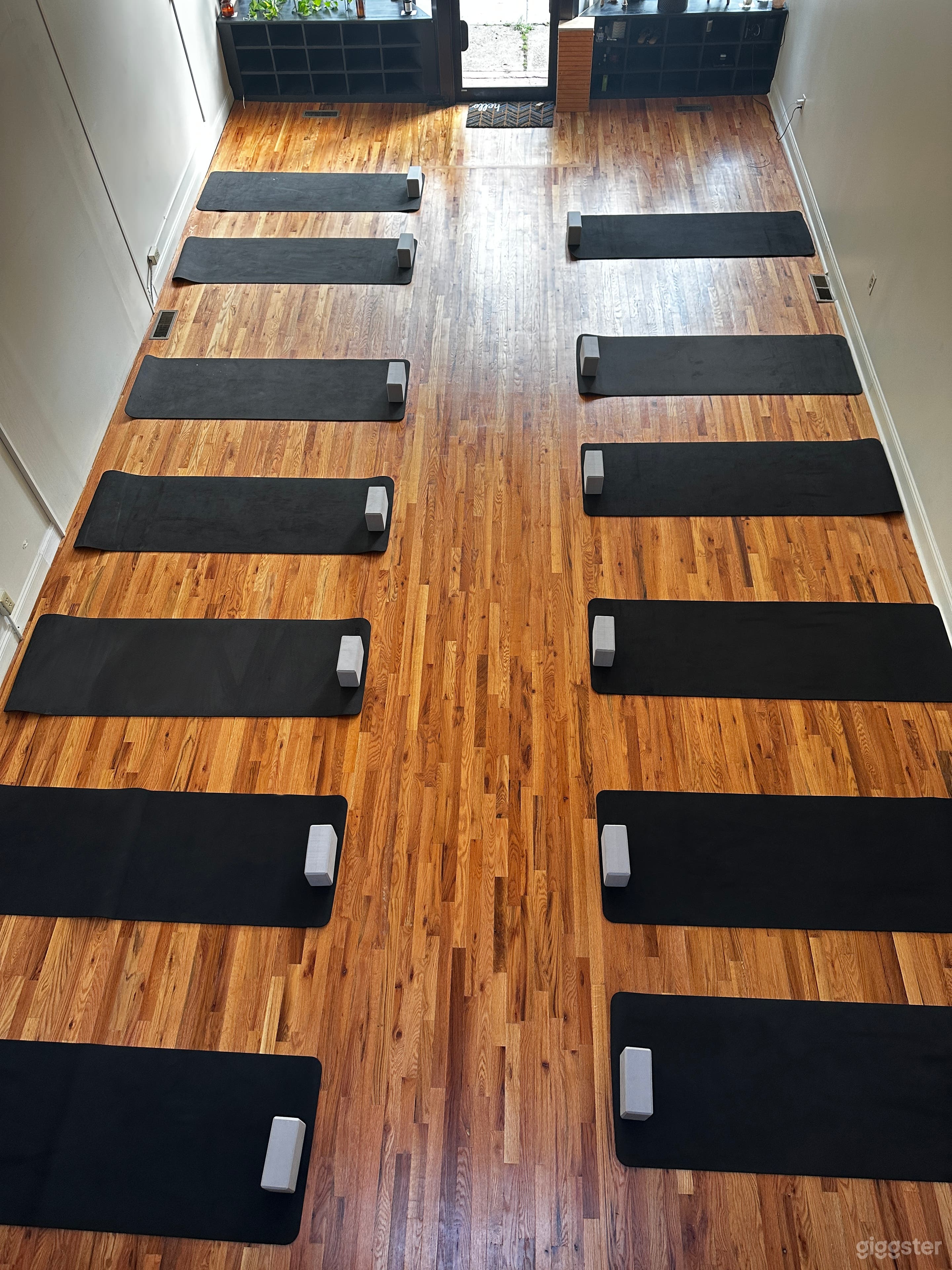 Cozy Urban Studio with Natural Light in Germantown Photo 2