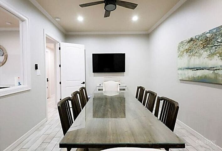 Contemporary Conference Room in Montgomery Photo 2