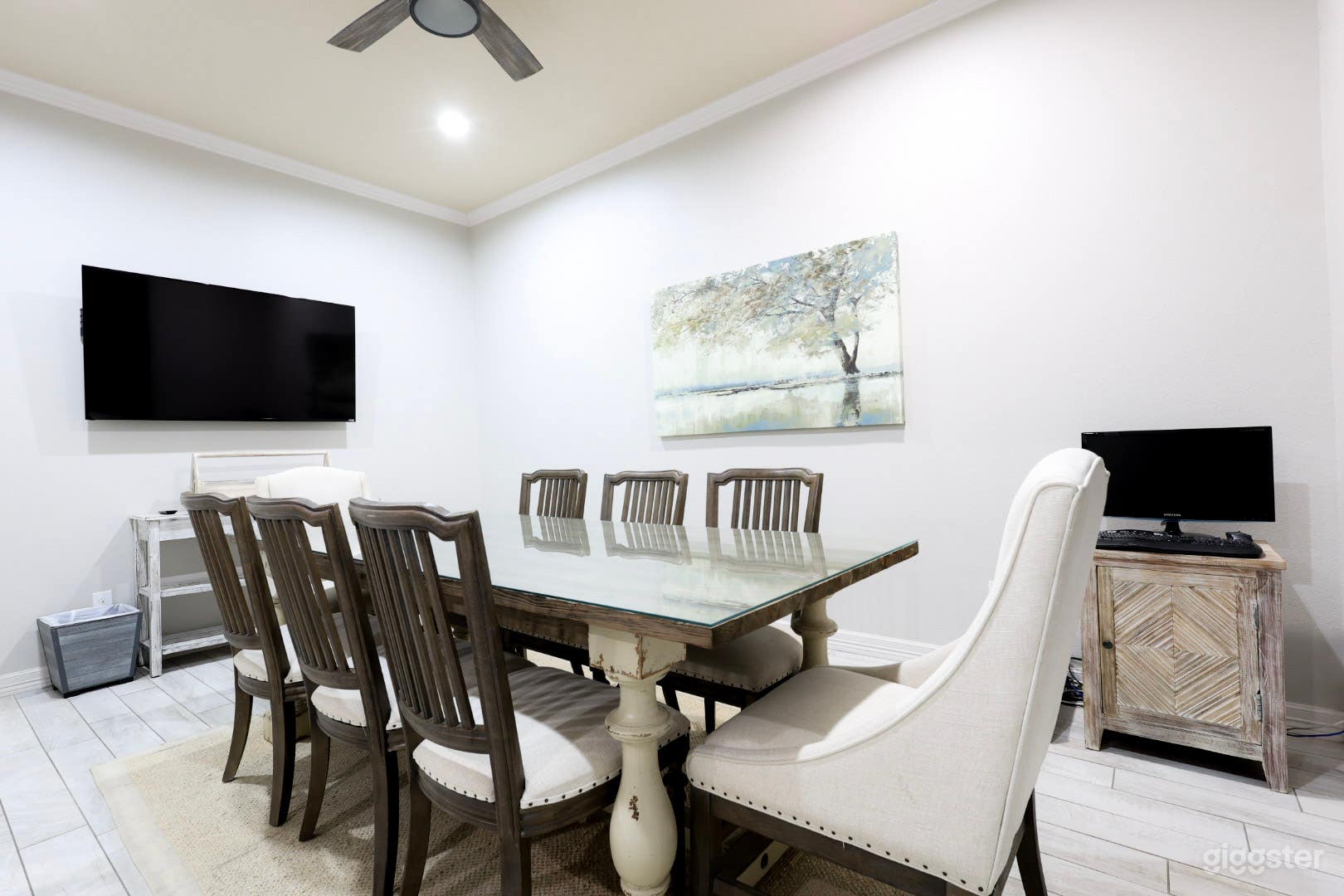 Contemporary Conference Room in Montgomery Photo 3