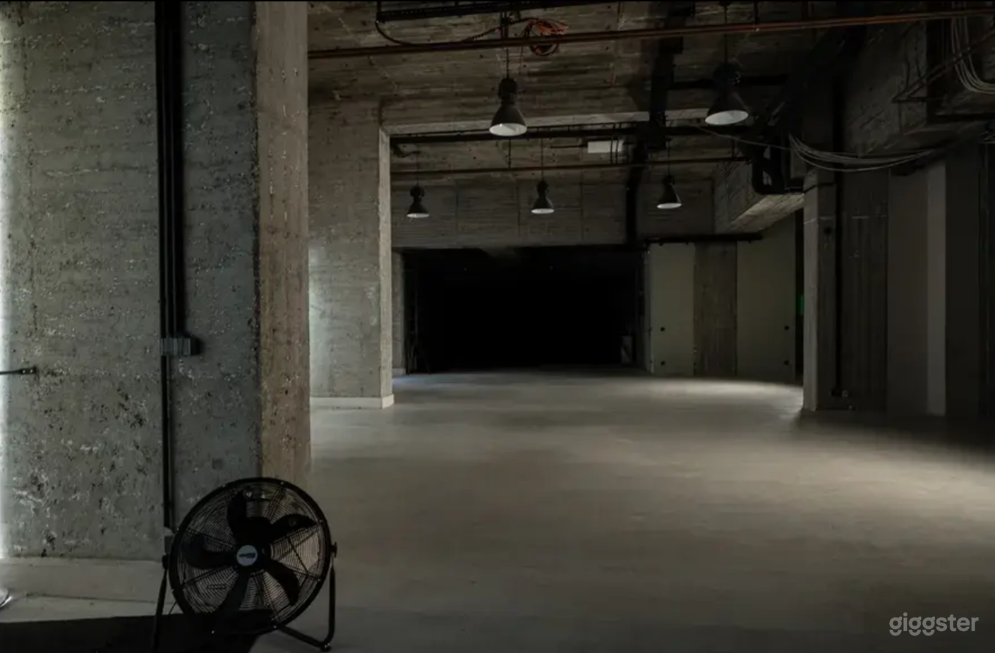 Industrial Loft Studio for Podcasts, Interviews & Content Foto 4