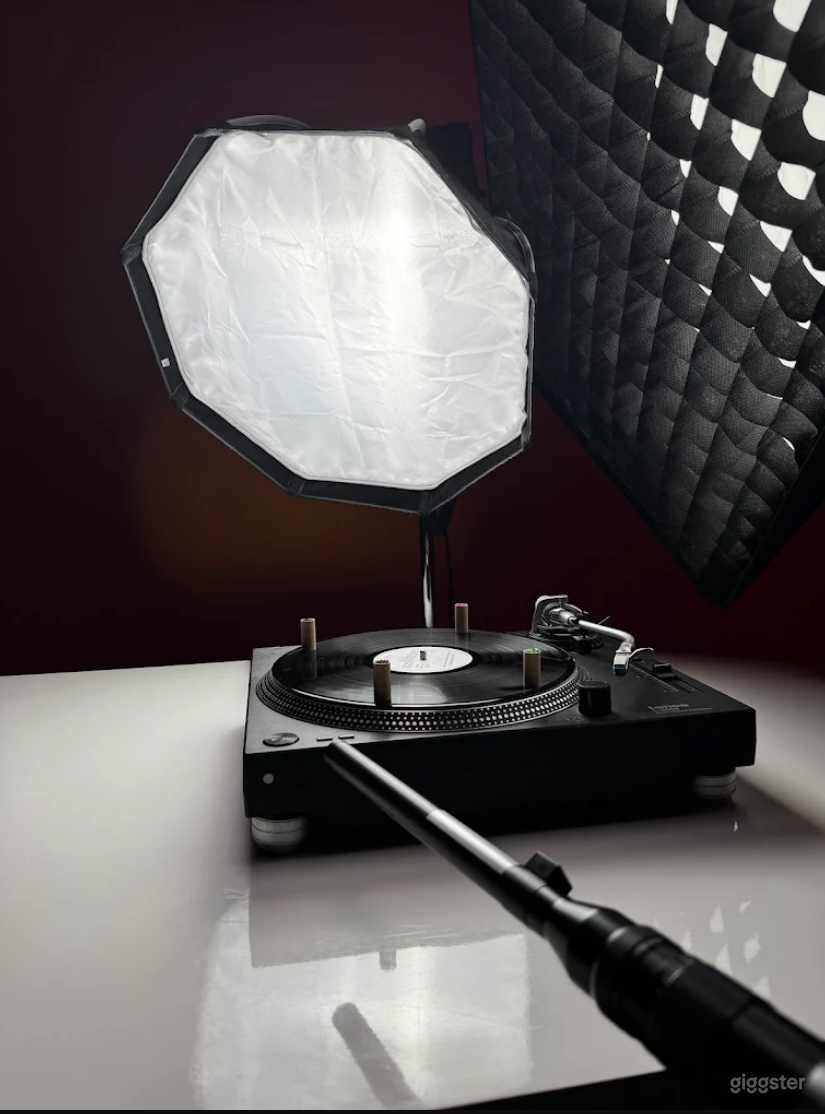 Industrial Loft Studio for Podcasts, Interviews & Content Foto 2