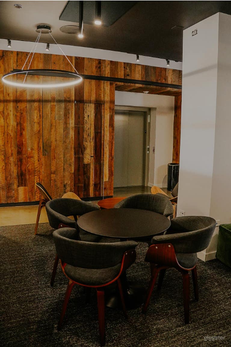 Salon urbain premium & centre créatif 