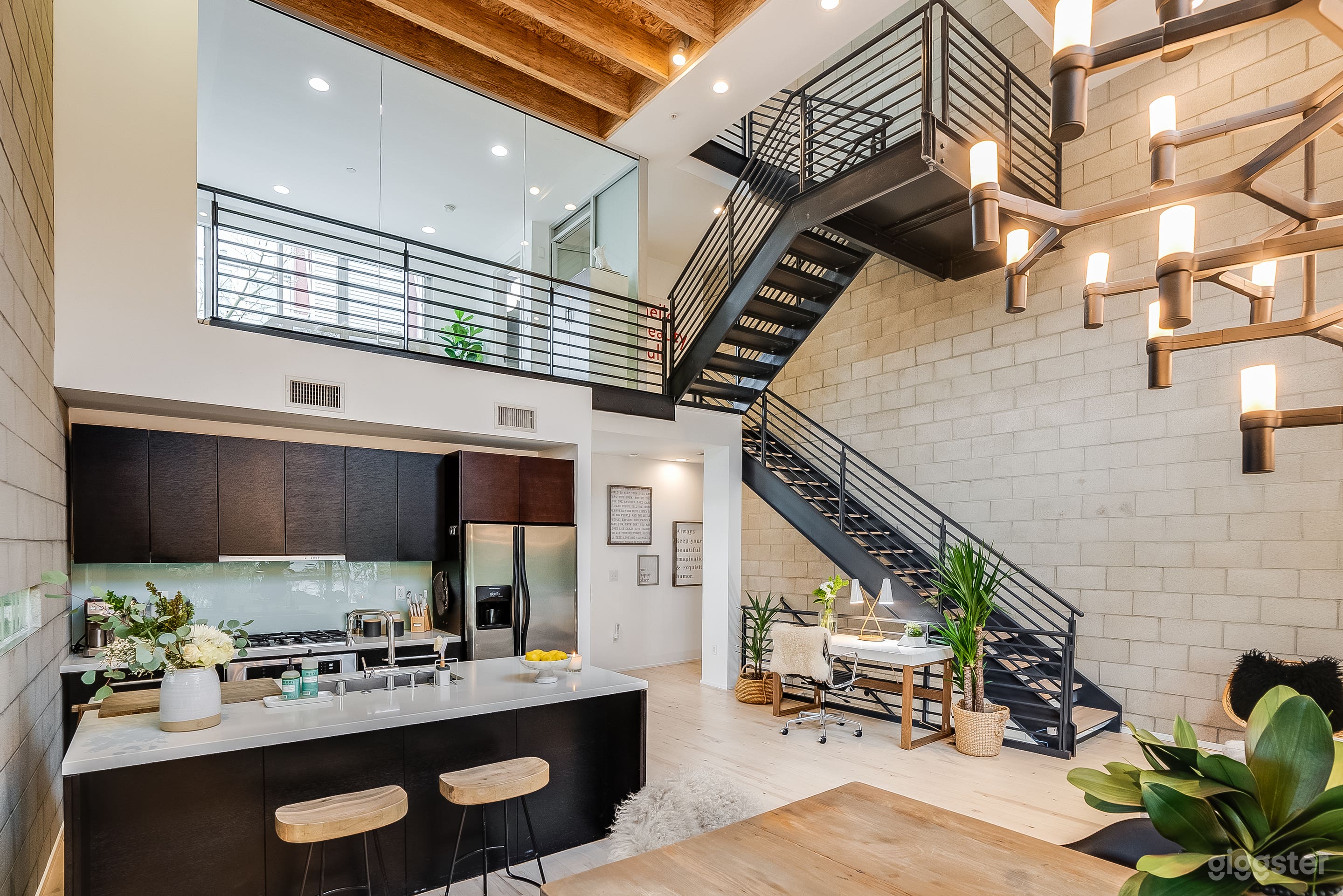 Open 4 story loft at the entrance of Universal  Photo 1