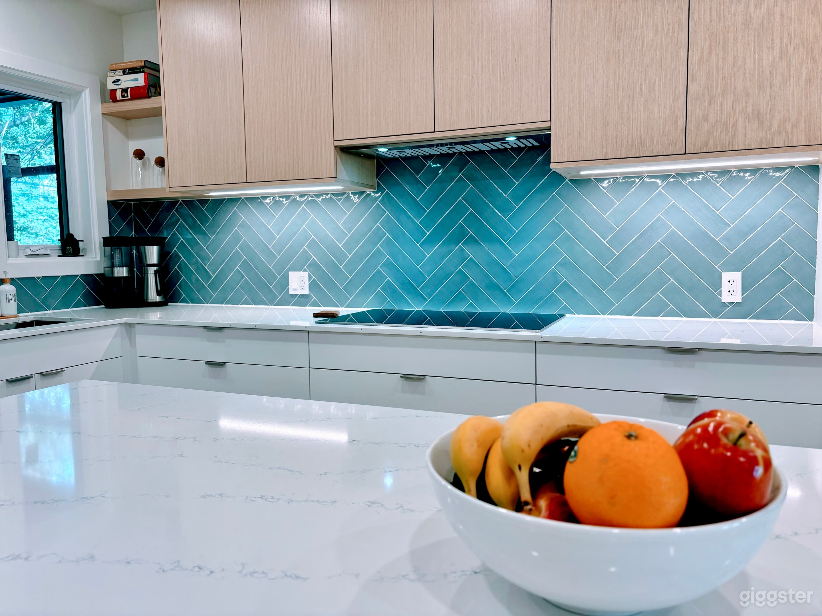 Immaculate Modern Kitchen Photo 2