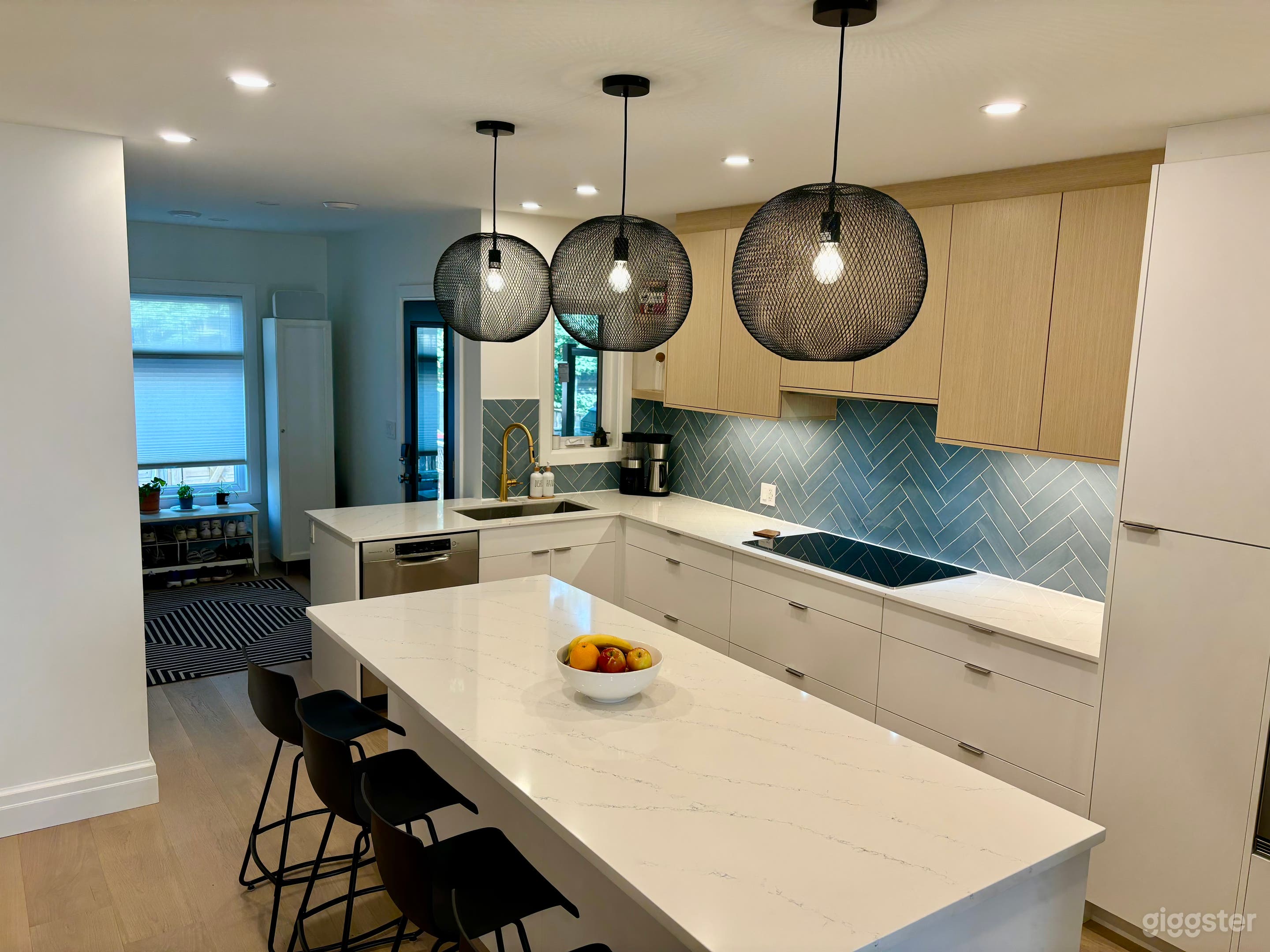 Immaculate Modern Kitchen Photo 1