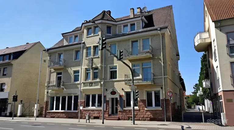  Grand Show Theatre mit riesiger Bühne 