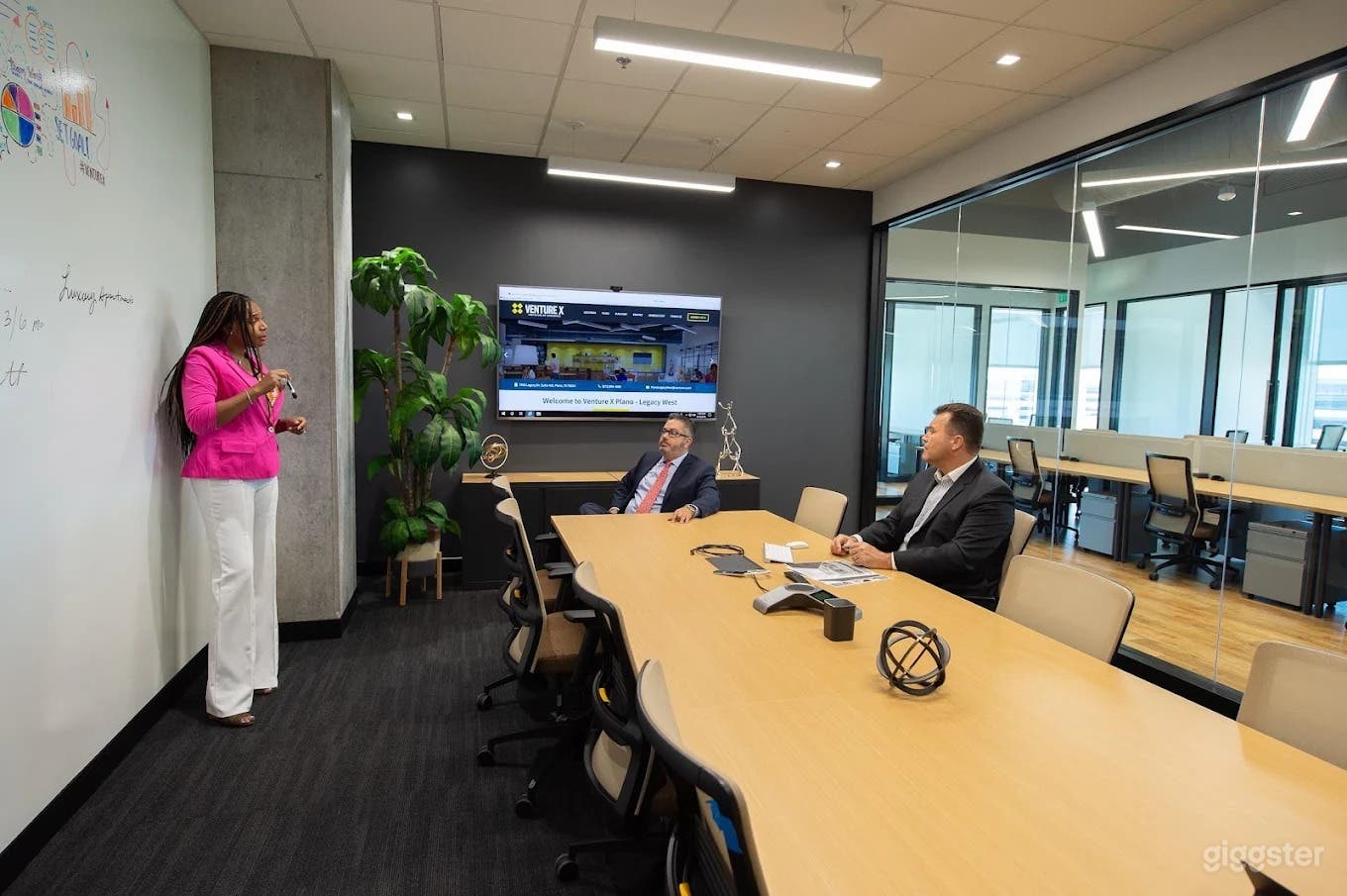 Large Conference Room Photo 4