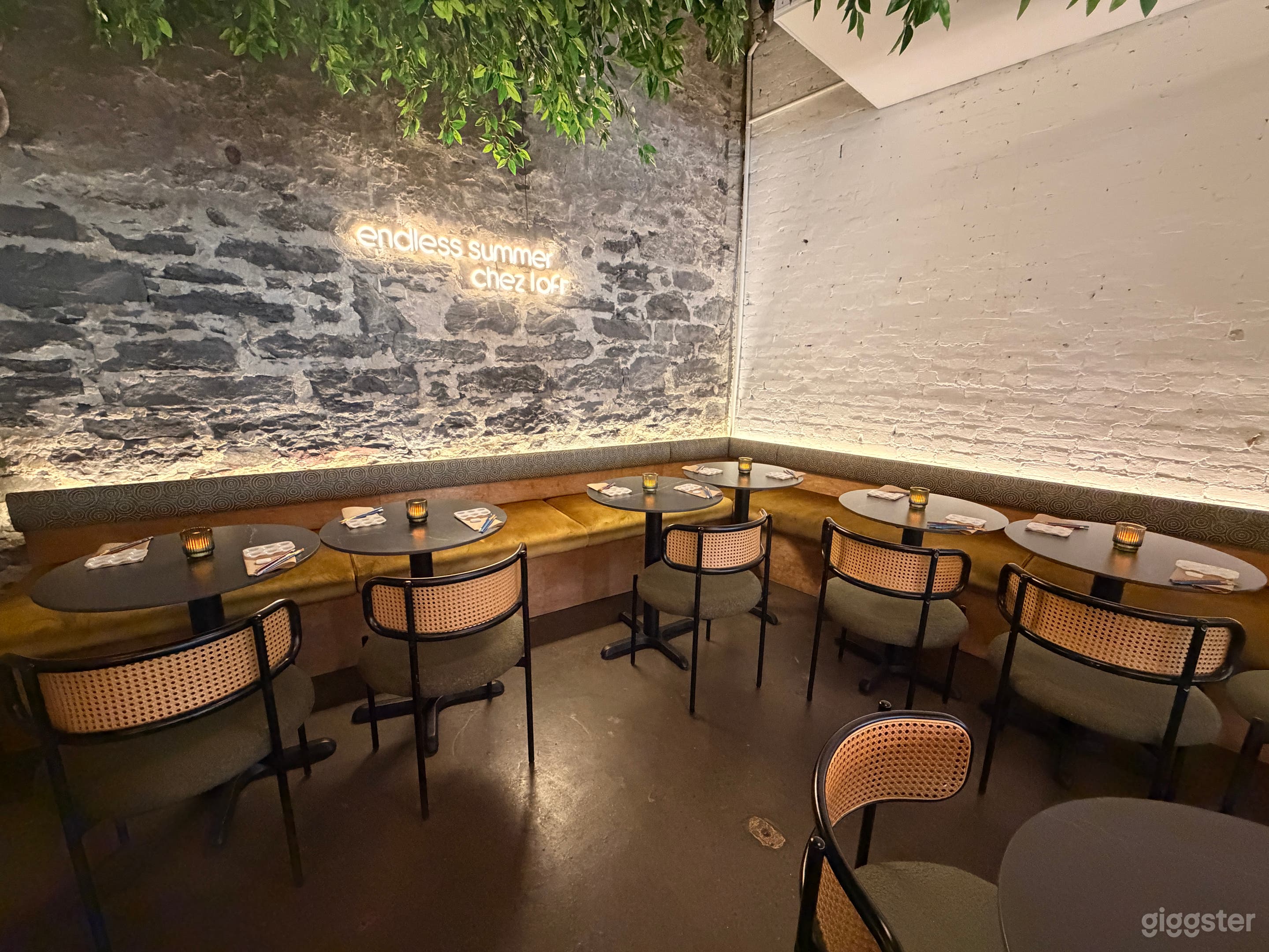 Chic & Versatile Event Space in Old Montreal Photo 2