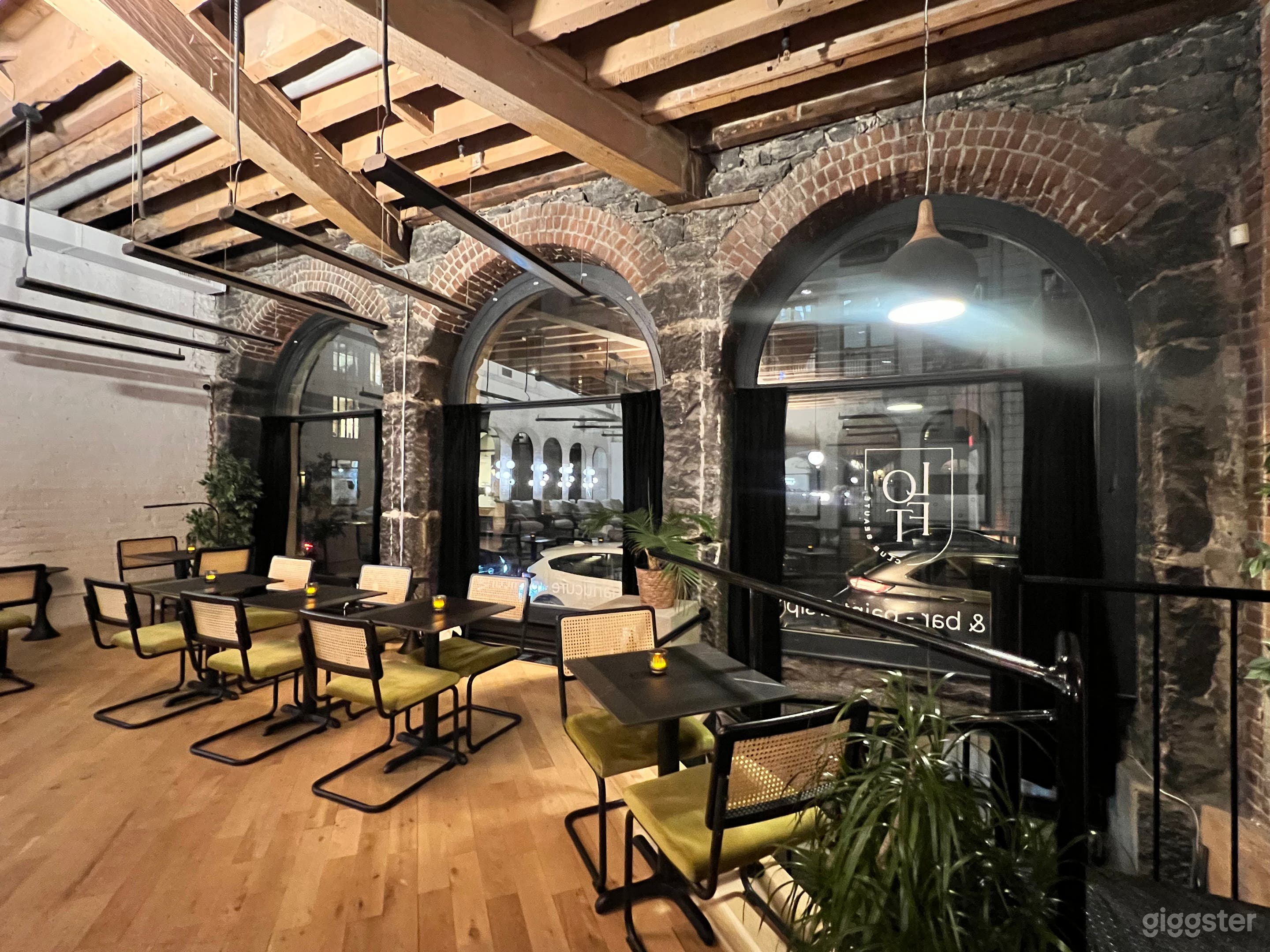 Chic & Versatile Event Space in Old Montreal Photo 1