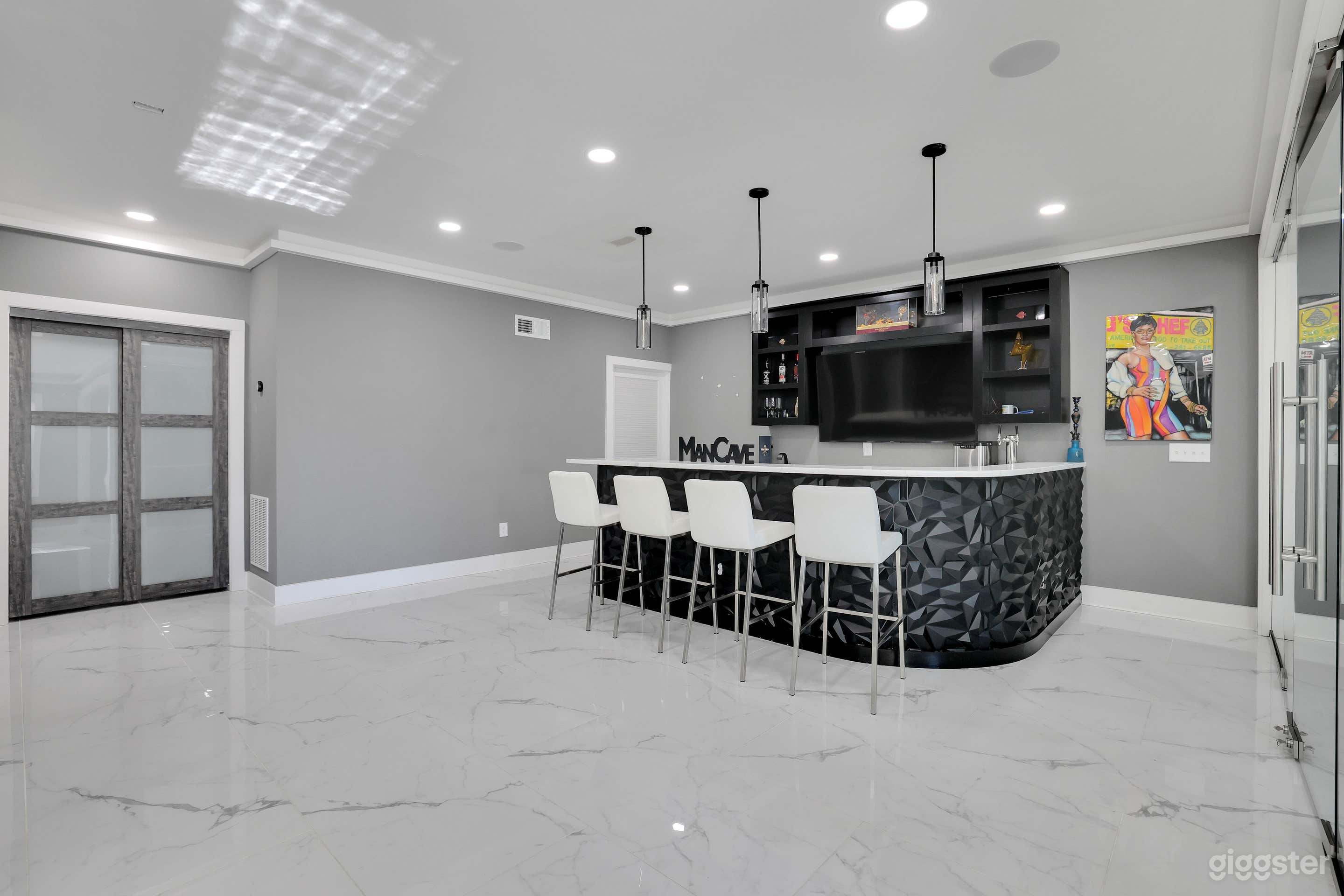 Photo Studio with Backdrop, Lighting and More Photo 2