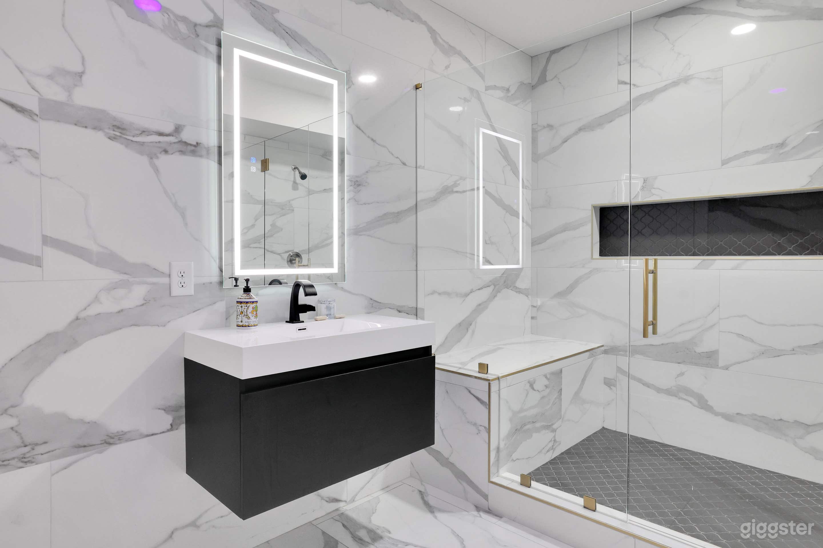 Photo Studio with Backdrop, Lighting and More Photo 4