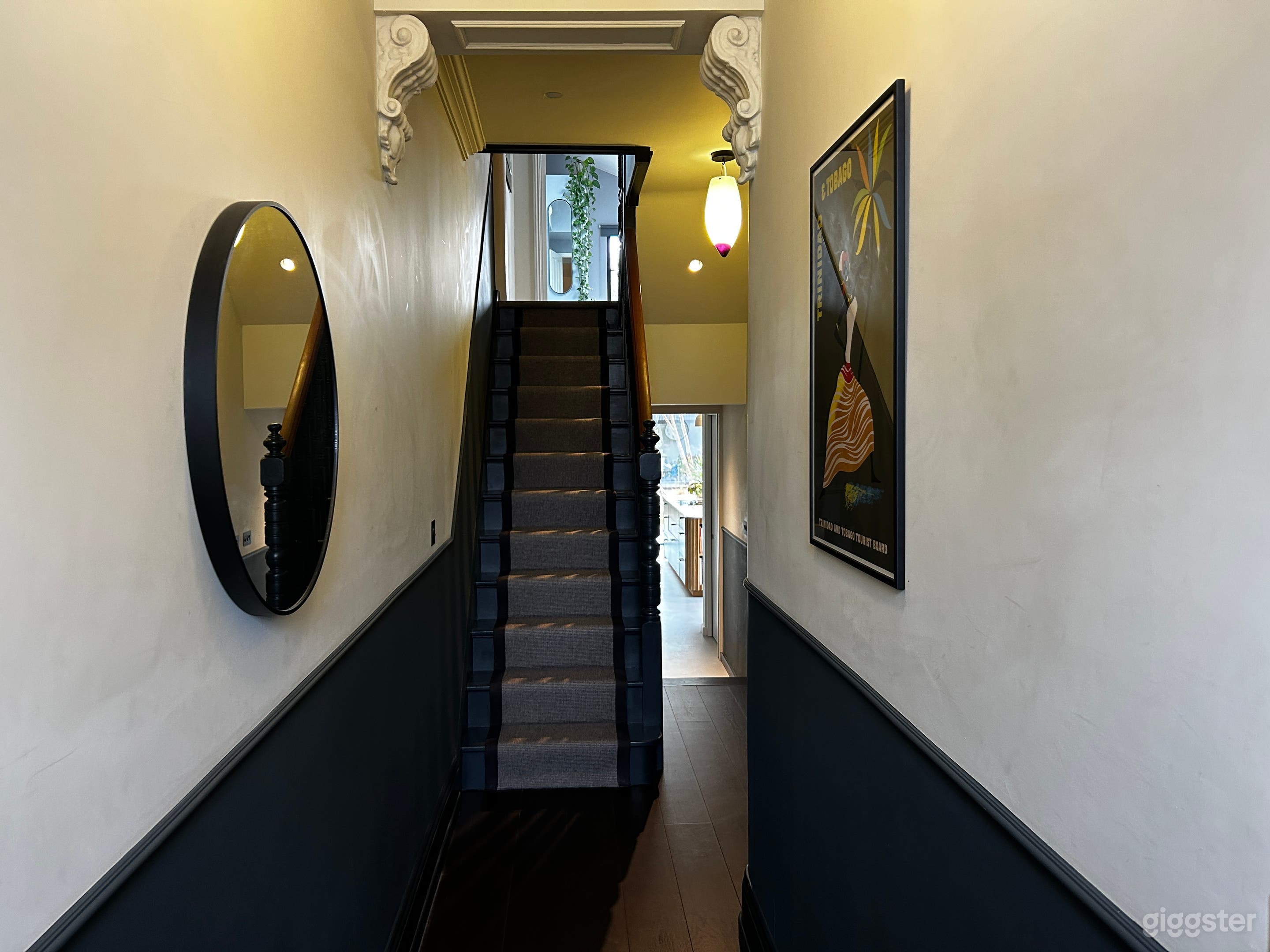 London Home With Ground Floor Loo and Garden Room Photo 3