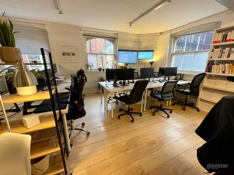  Fully Equipped 18-Desk Office and Meeting Space 