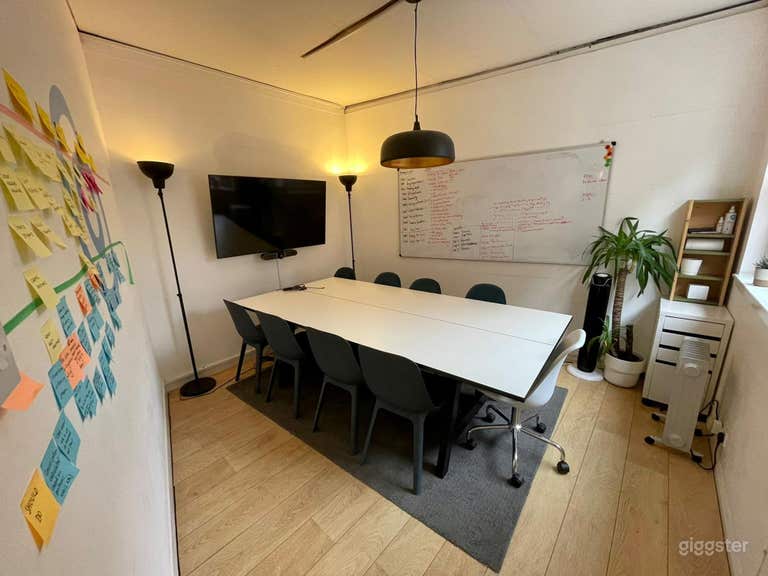  Fully Equipped 18-Desk Office and Meeting Space 