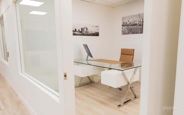 Luxurious Office Space for Filming 