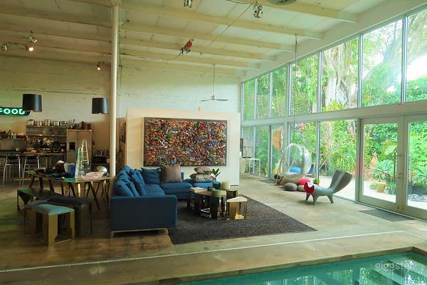  ARTISTIC UNIQUE SPACE 