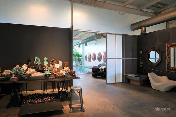  ARTISTIC UNIQUE SPACE 