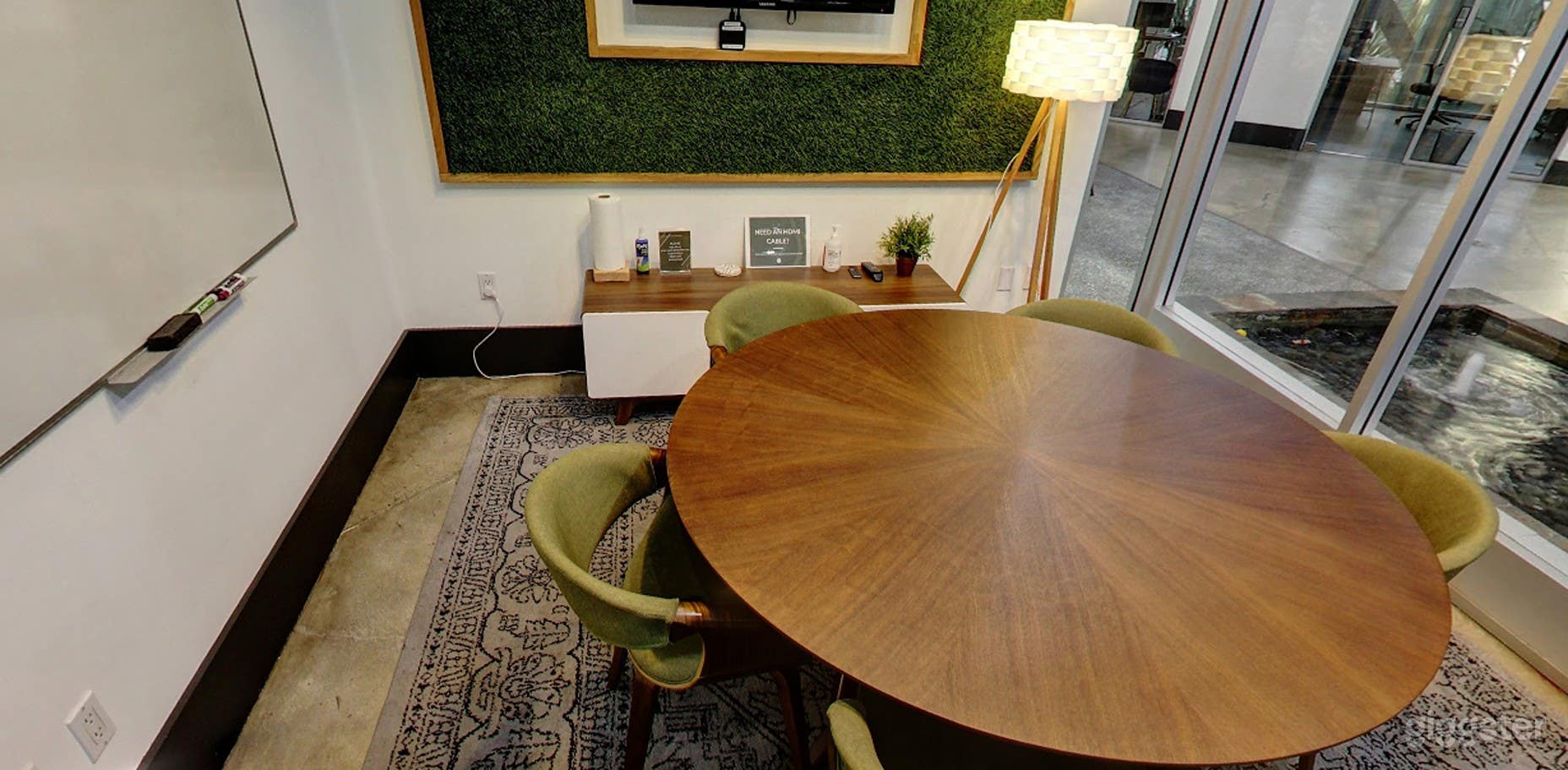 Intimate Small Conference Room Photo 4