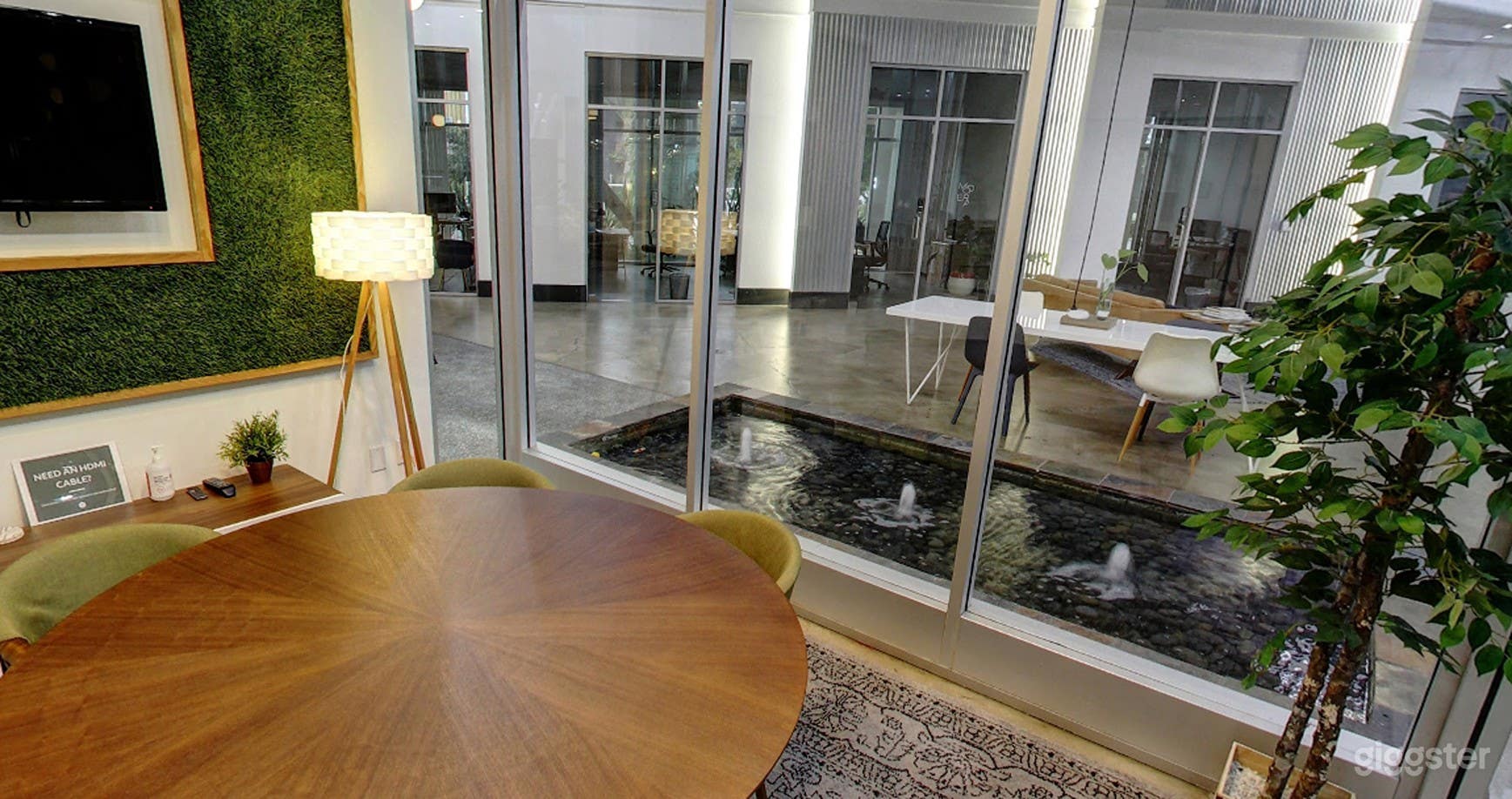 Intimate Small Conference Room Photo 3