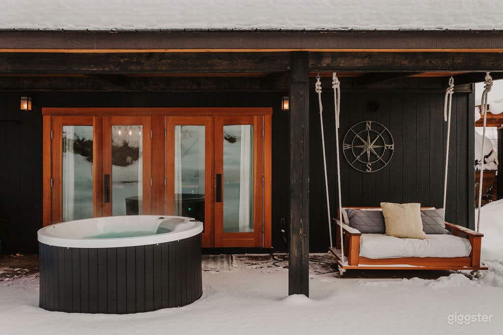 4 BR Cozy Oasis | Cedar Saunda & Hot tub Photo 4