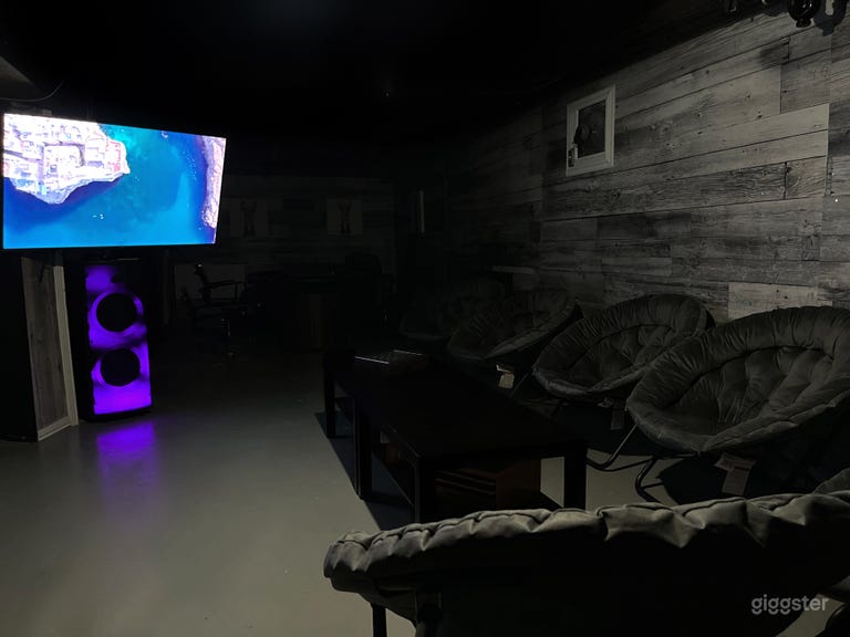  Entertainment Room 
