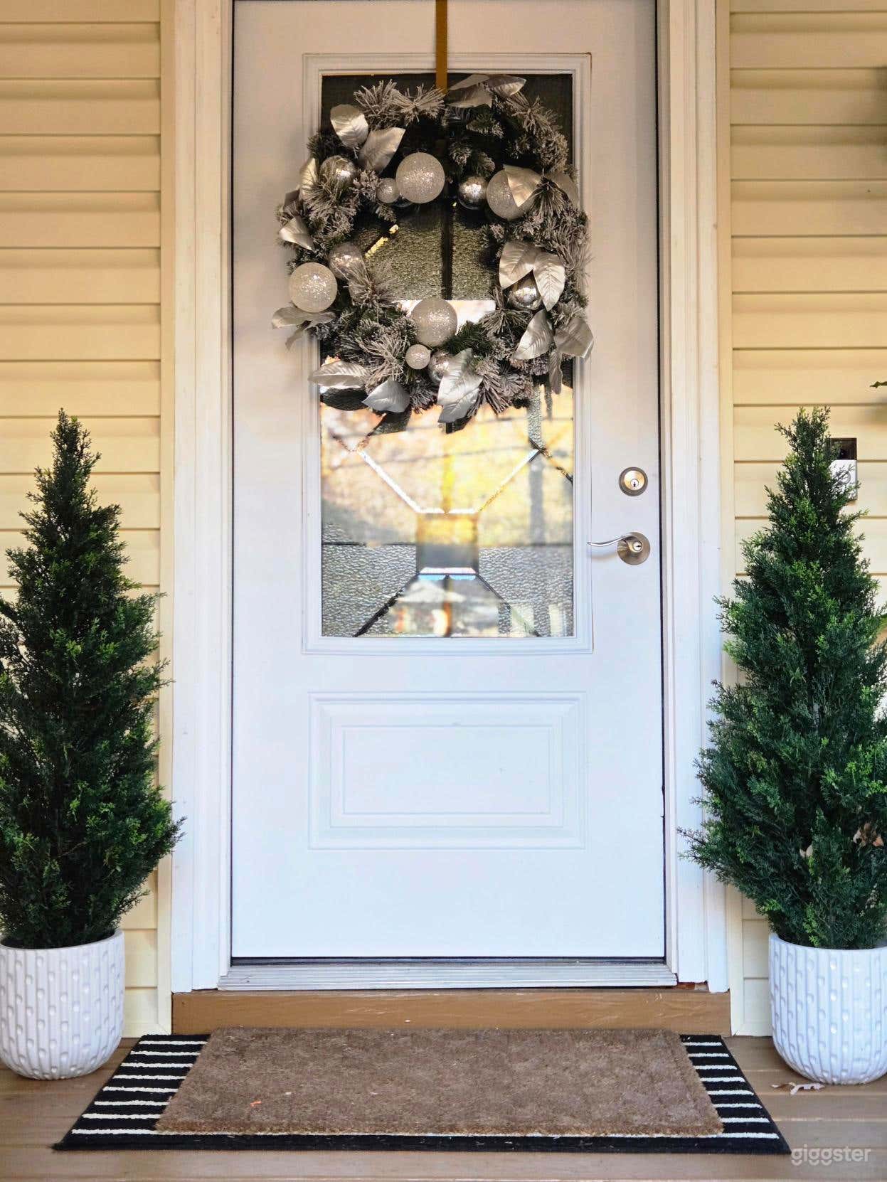Bright and Breezy Ranch home with Southern-style Porch Photo 3