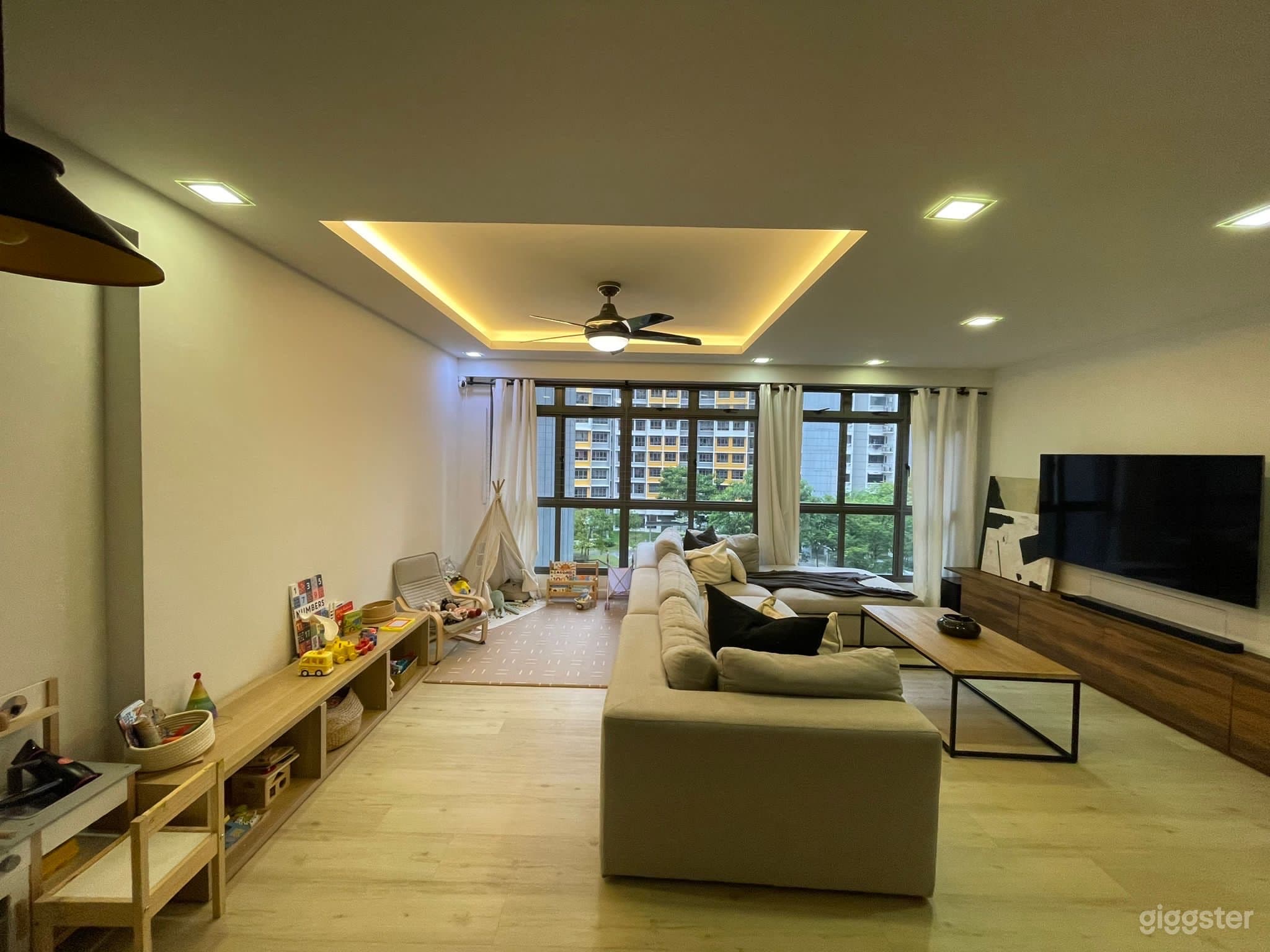 Bright unit by the park Photo 1