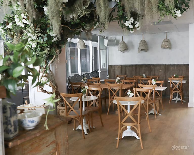  Bright & Charming Café in Sunset Harbour with Coastal Flair 