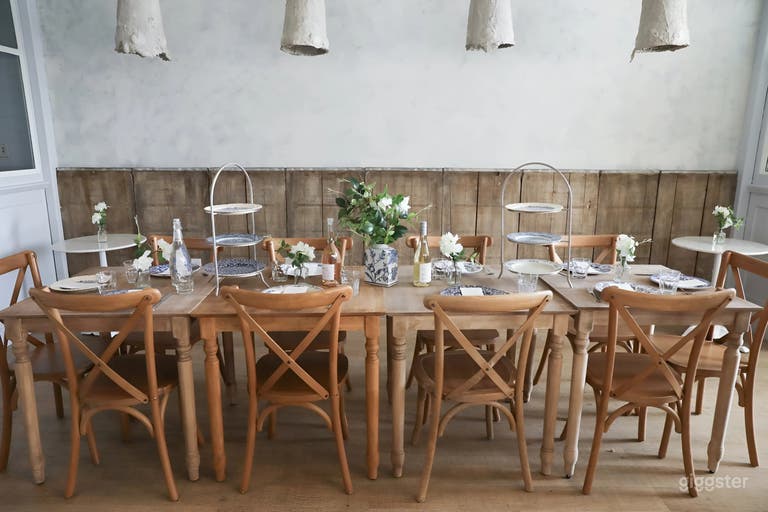  Bright & Charming Café in Sunset Harbour with Coastal Flair 