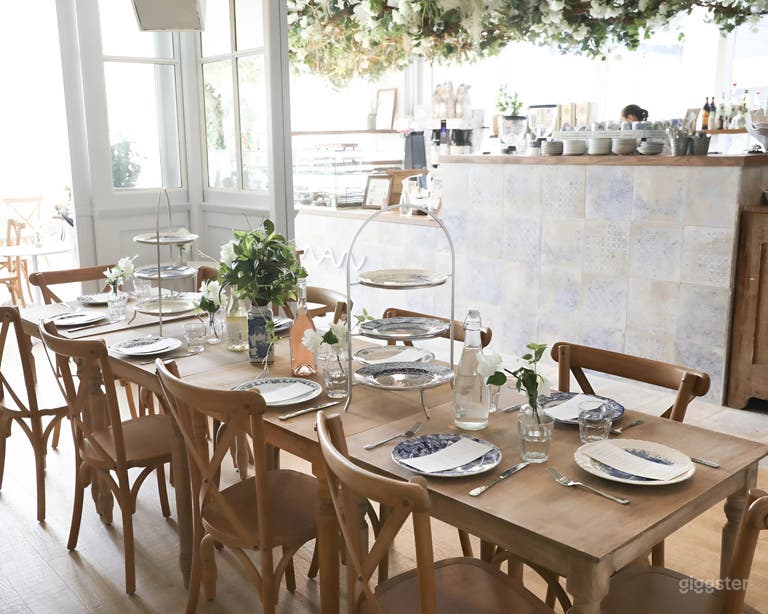  Bright & Charming Café in Sunset Harbour with Coastal Flair 