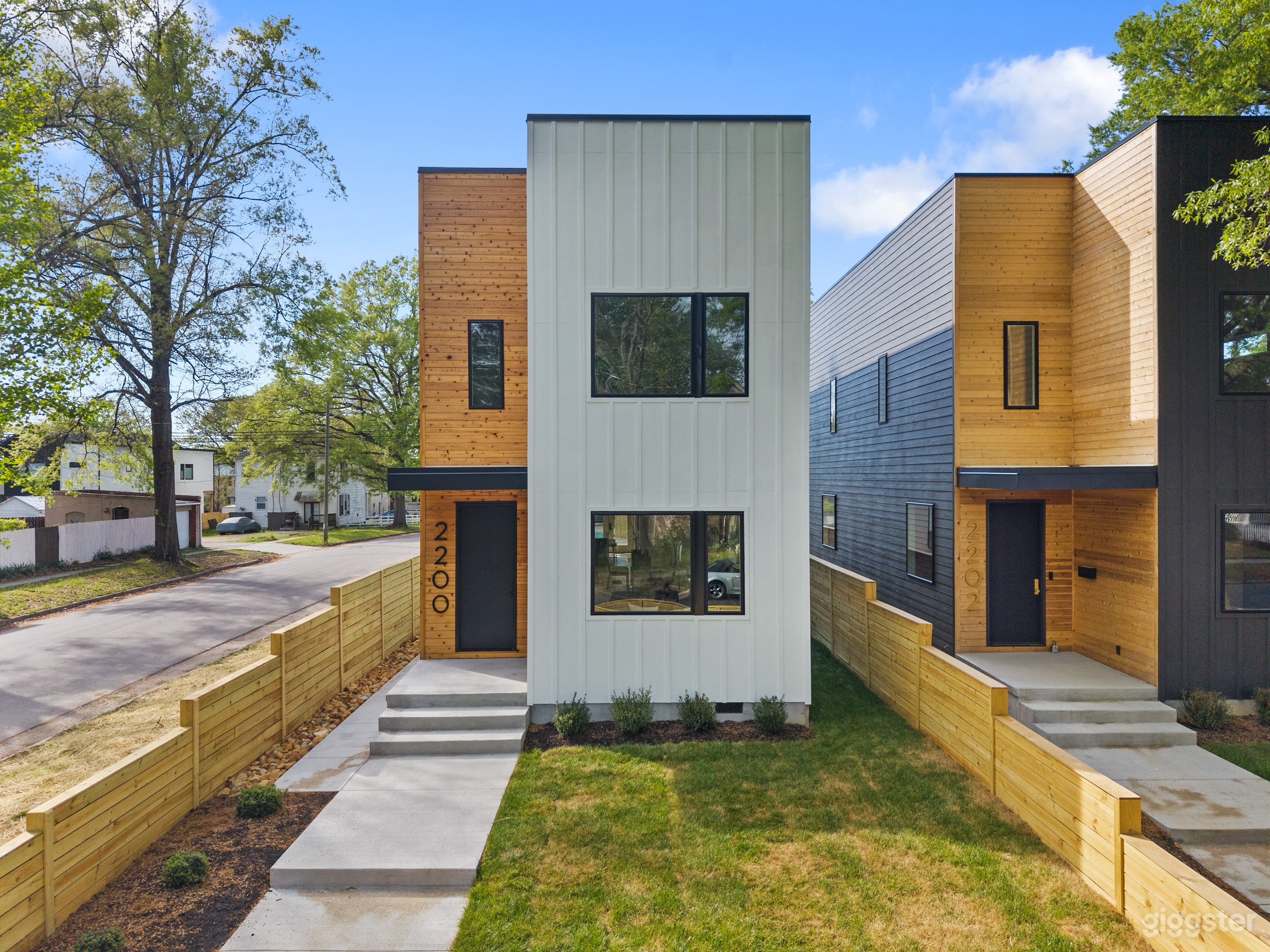 Modern Luxury New Construction Home with Designer Finishes Photo 1