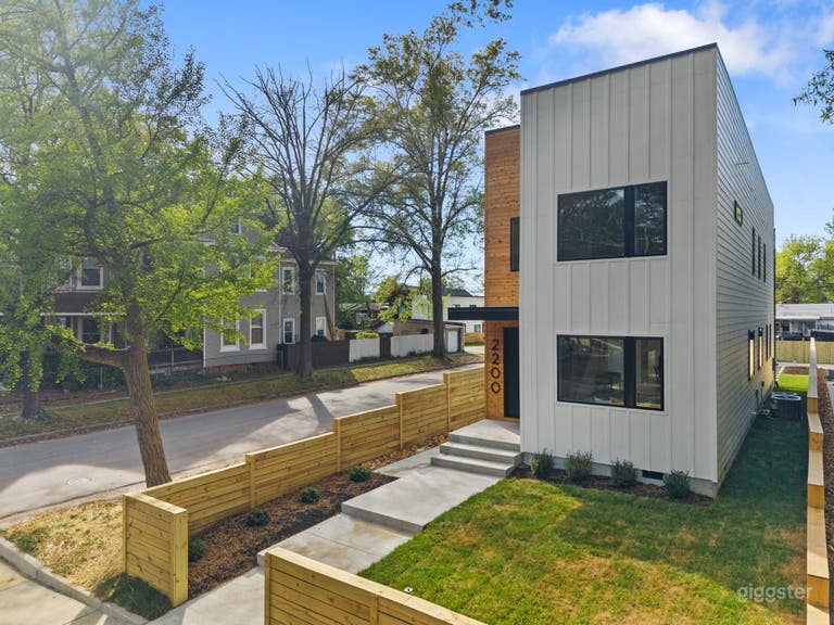  Maison neuve de luxe moderne avec finitions design 