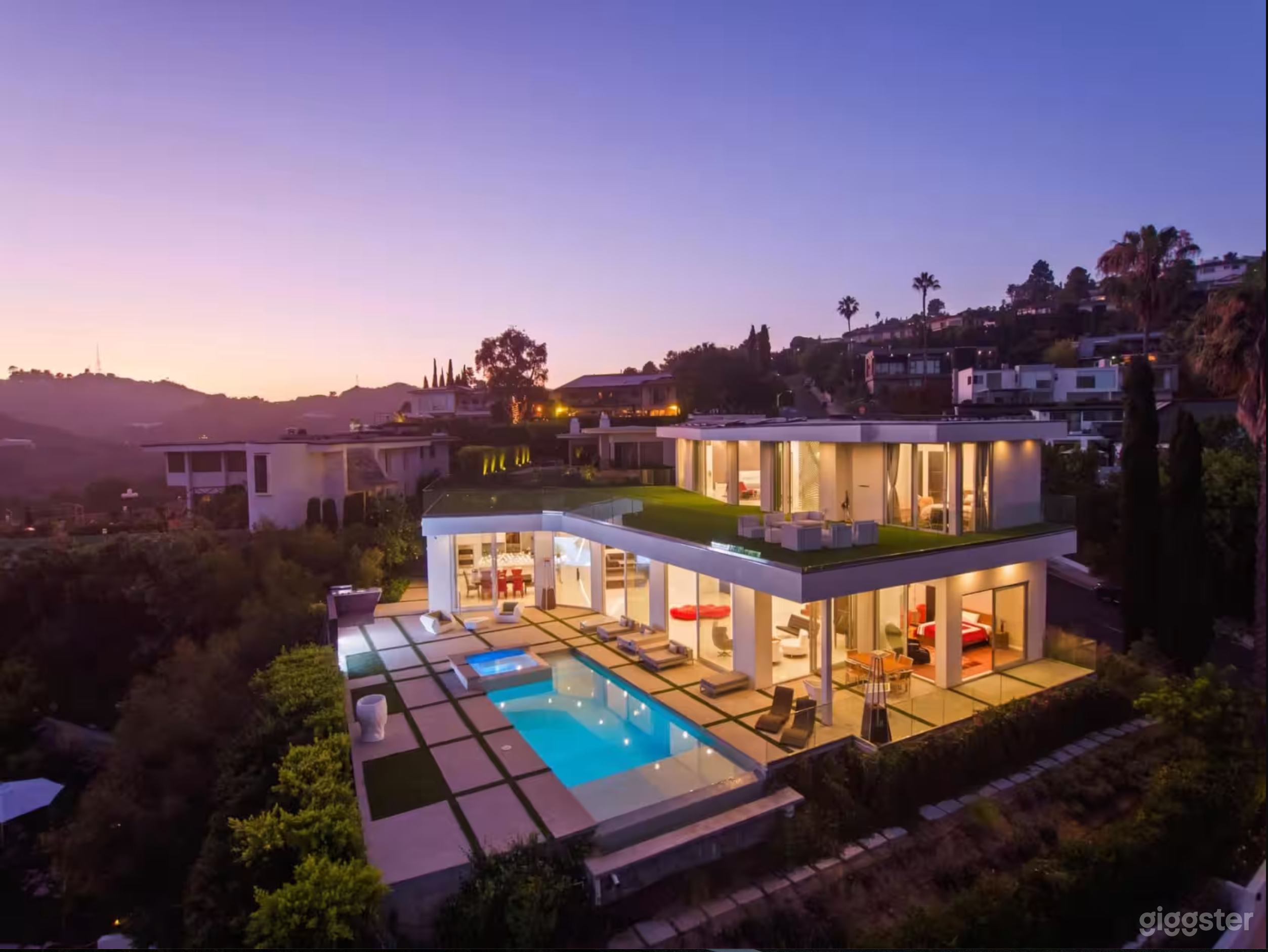 The Olympus with City Views and infinity pool Photo 1