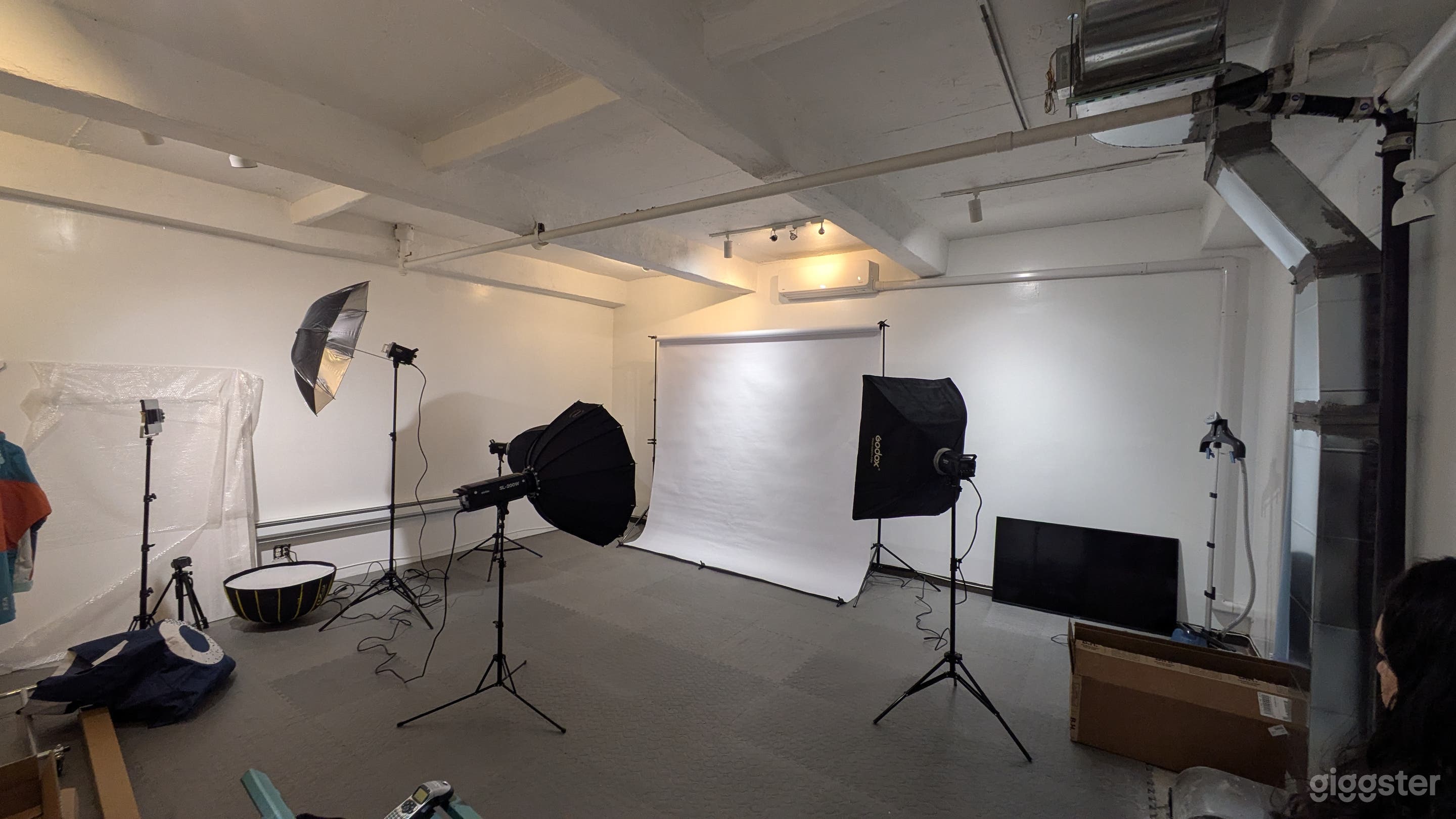 Photo studio or event space in East midtown Photo 1