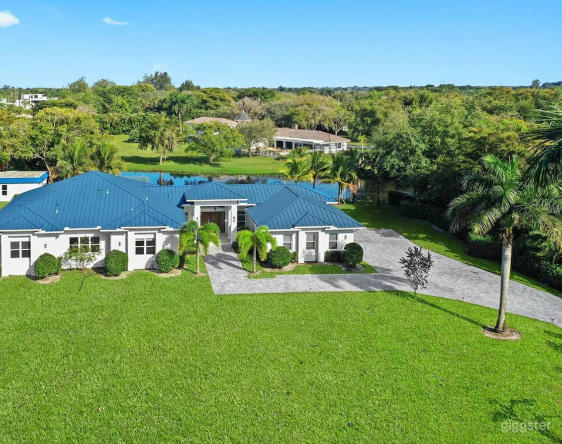 Luxury 2 Acre Property Photo 3