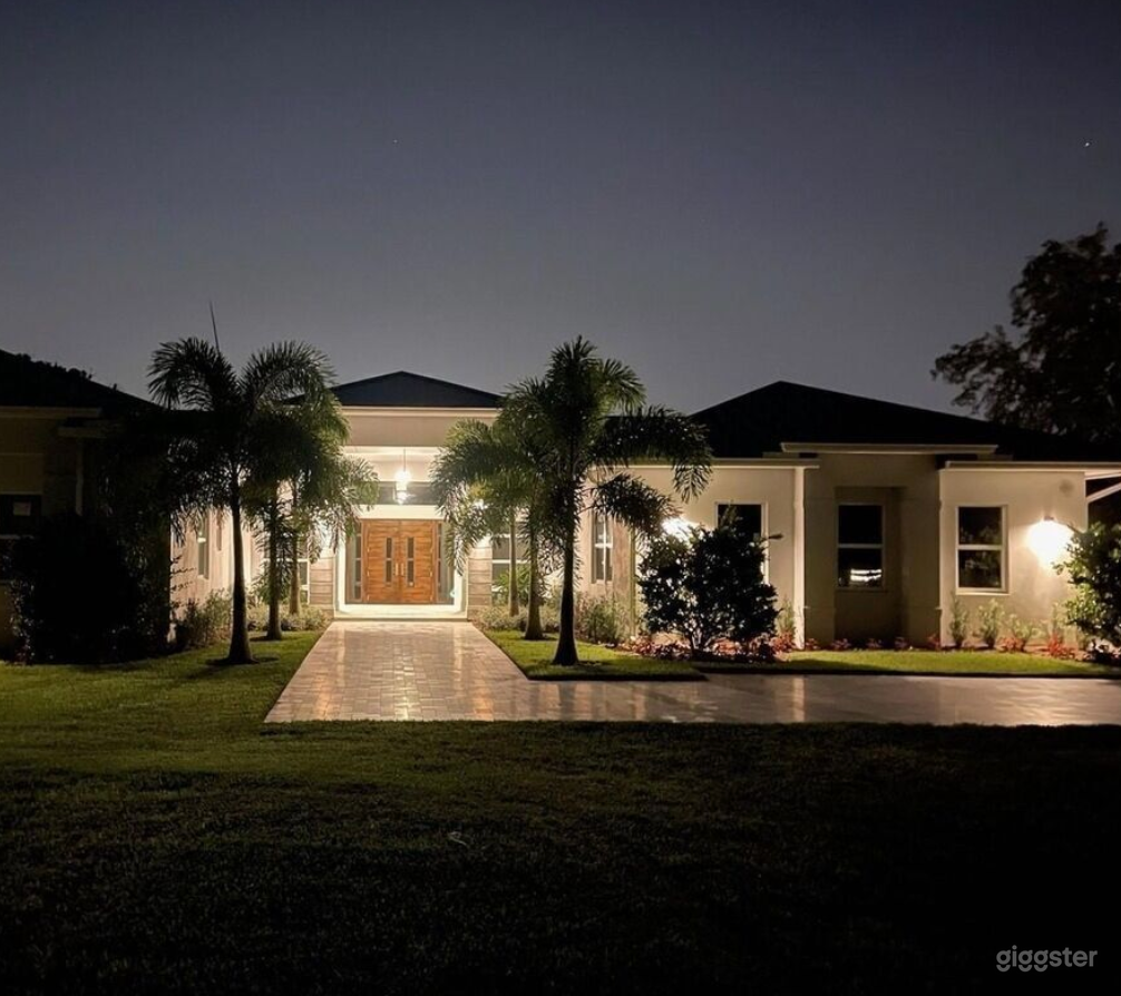Luxury 2 Acre Property Photo 1