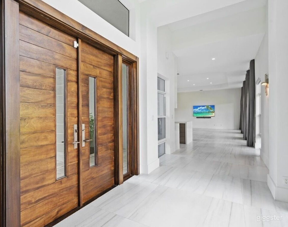 Luxury 2 Acre Property Photo 4