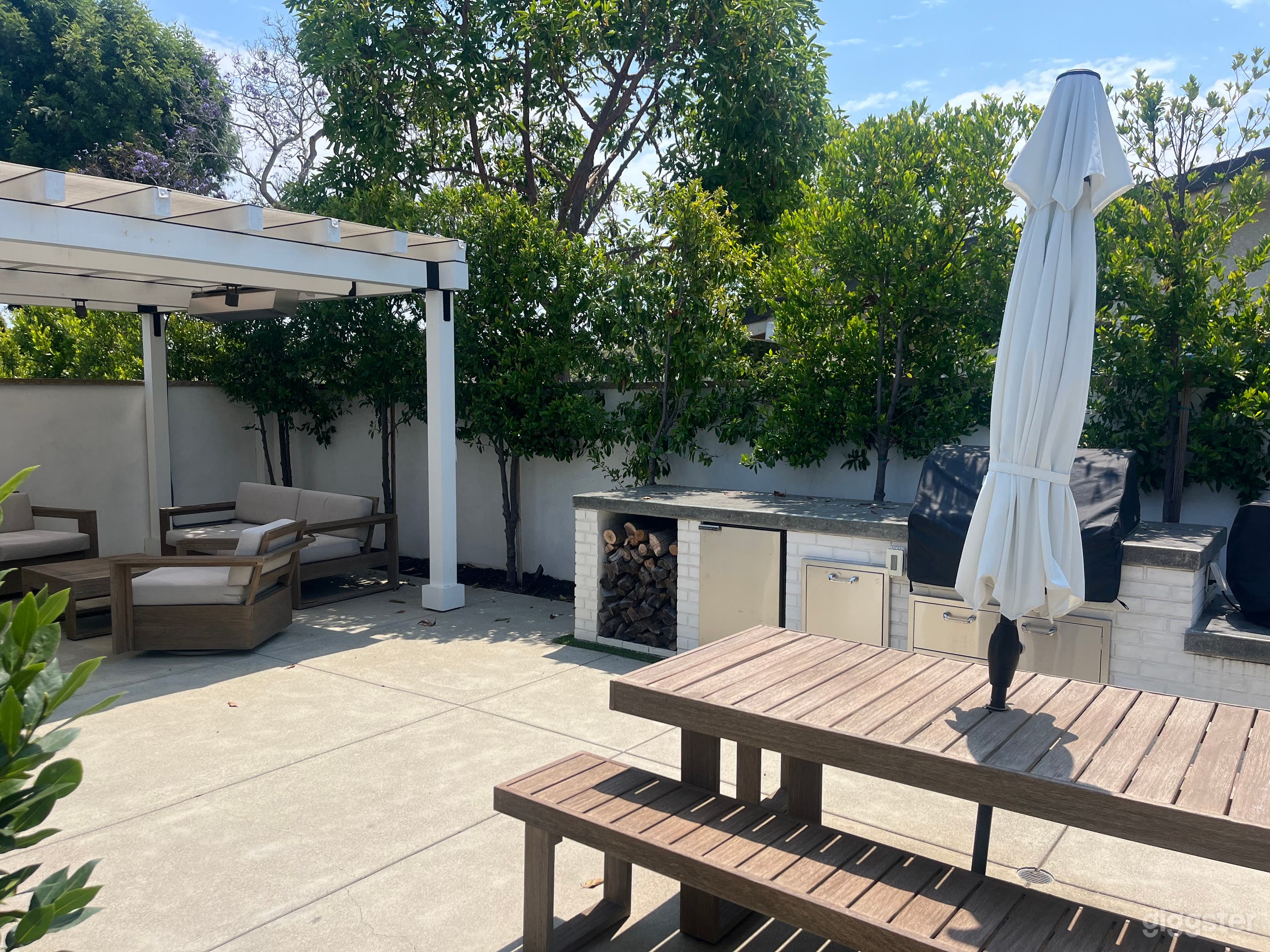 Circle Drive Home Photo 4