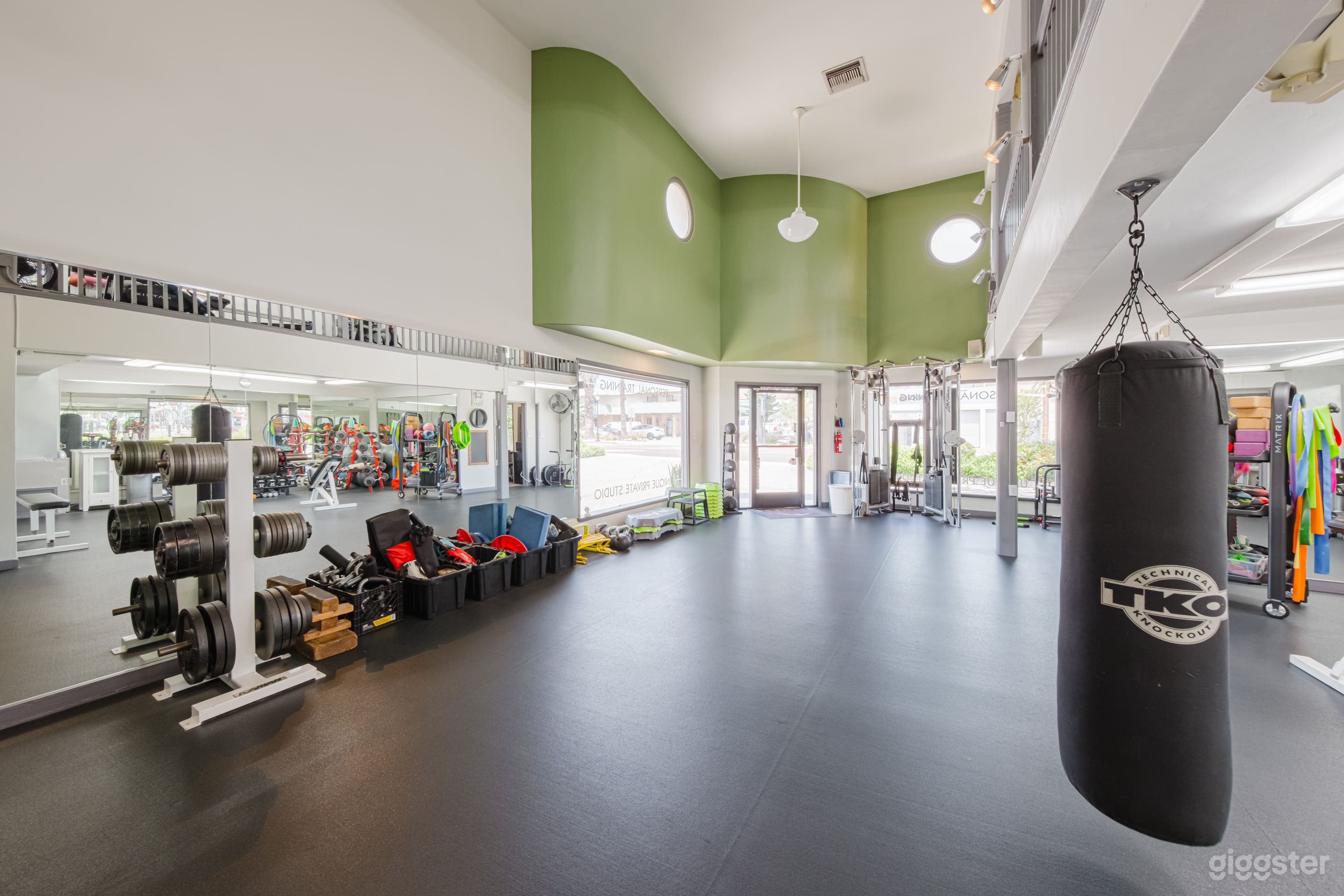 POWER PLAY: PREMIER FITNESS HUB Photo 3