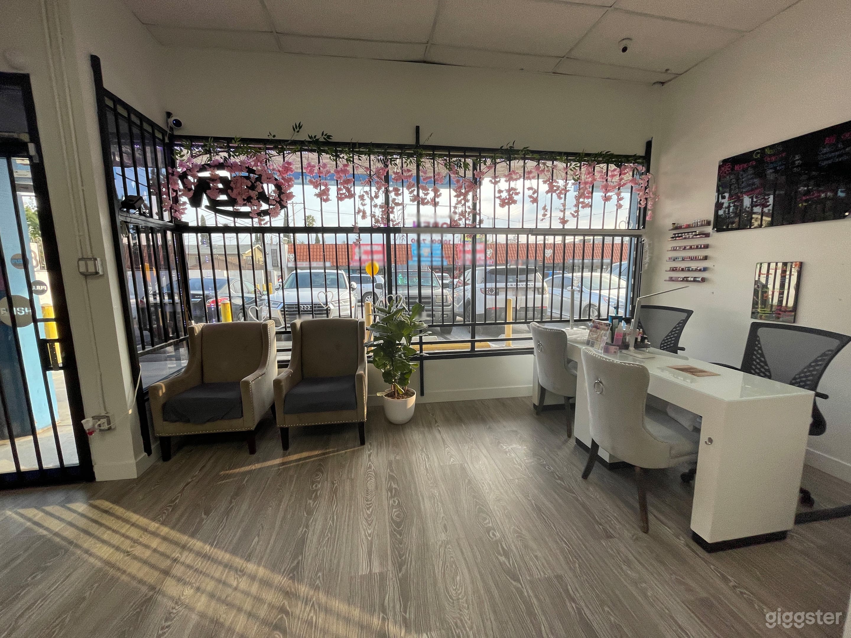 Contemporary Nail Salon Photo 3