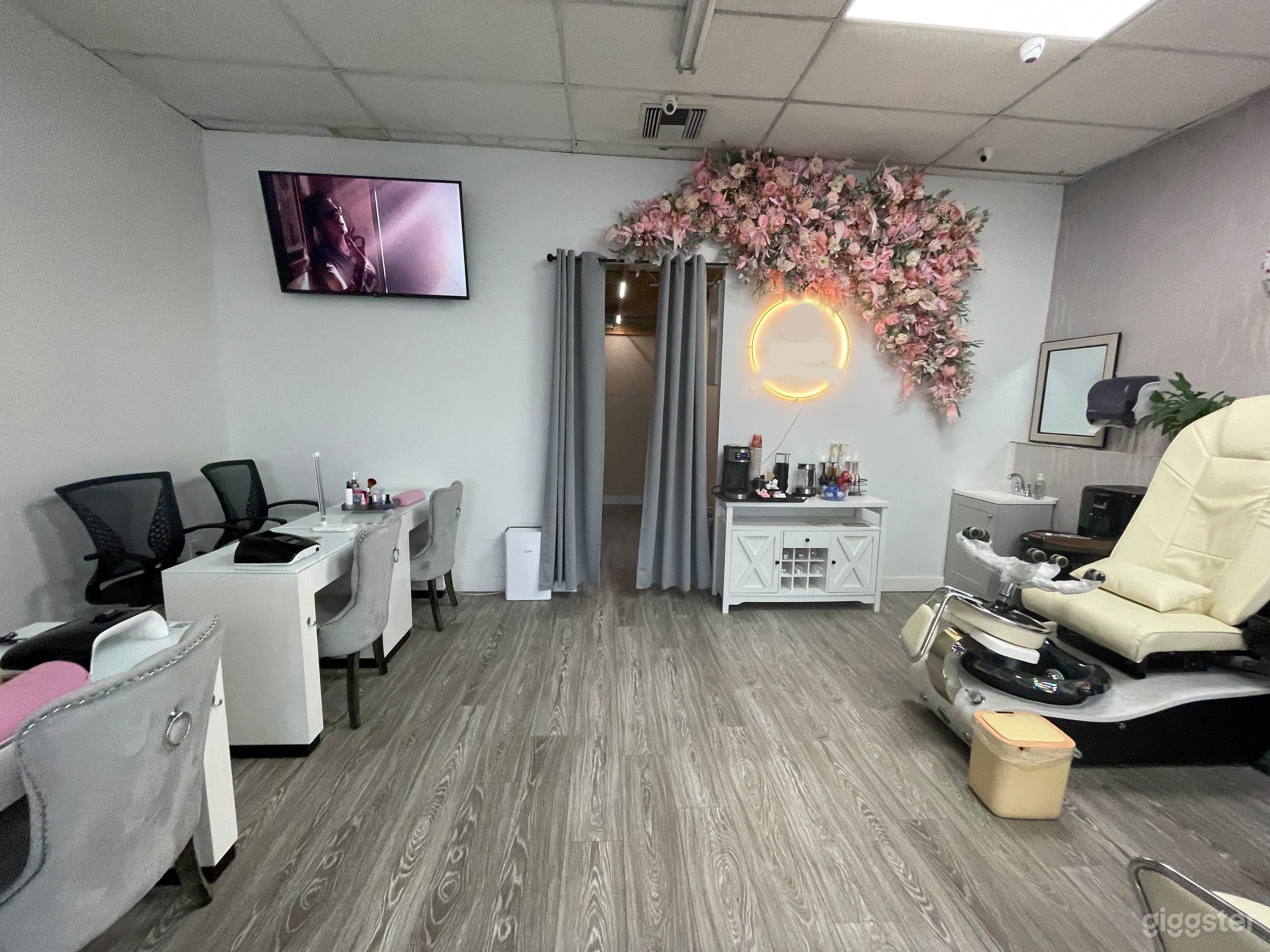 Contemporary Nail Salon Photo 1