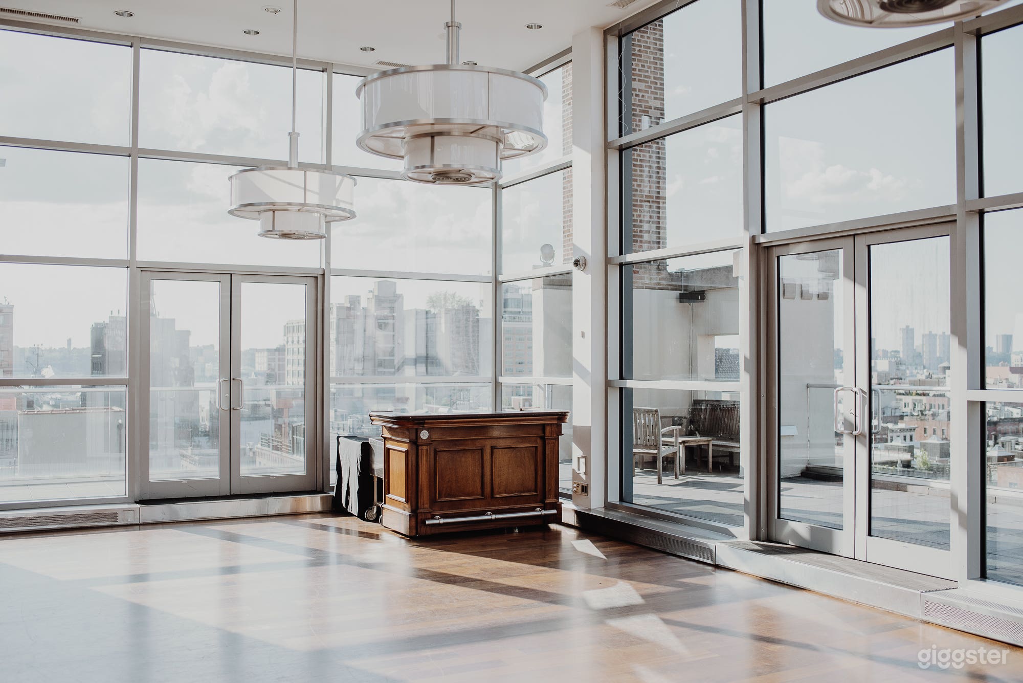 Penthouse 45 Photo 2