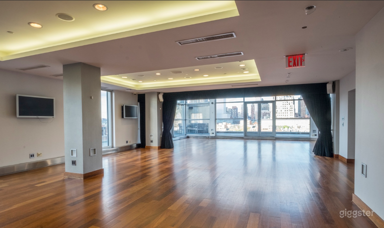  Midtown Penthouse with Stunning Skyline Views 