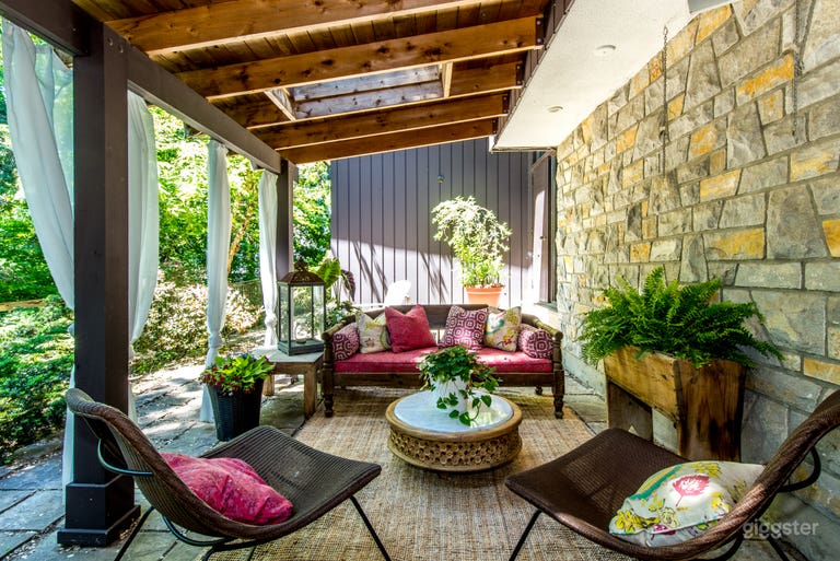  Backyard lounge space. 