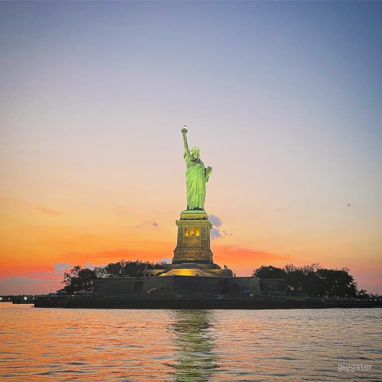 30 FT Luxury Powerboat New York City 