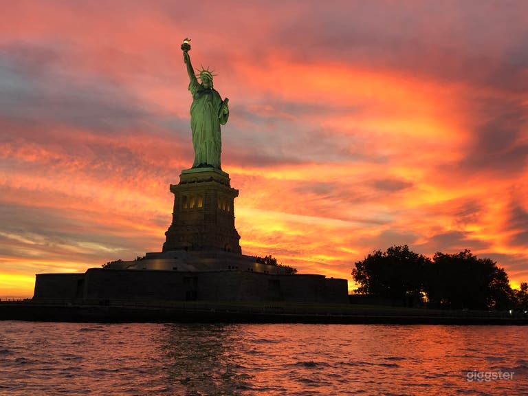  30 FT Luxury Powerboat New York City 