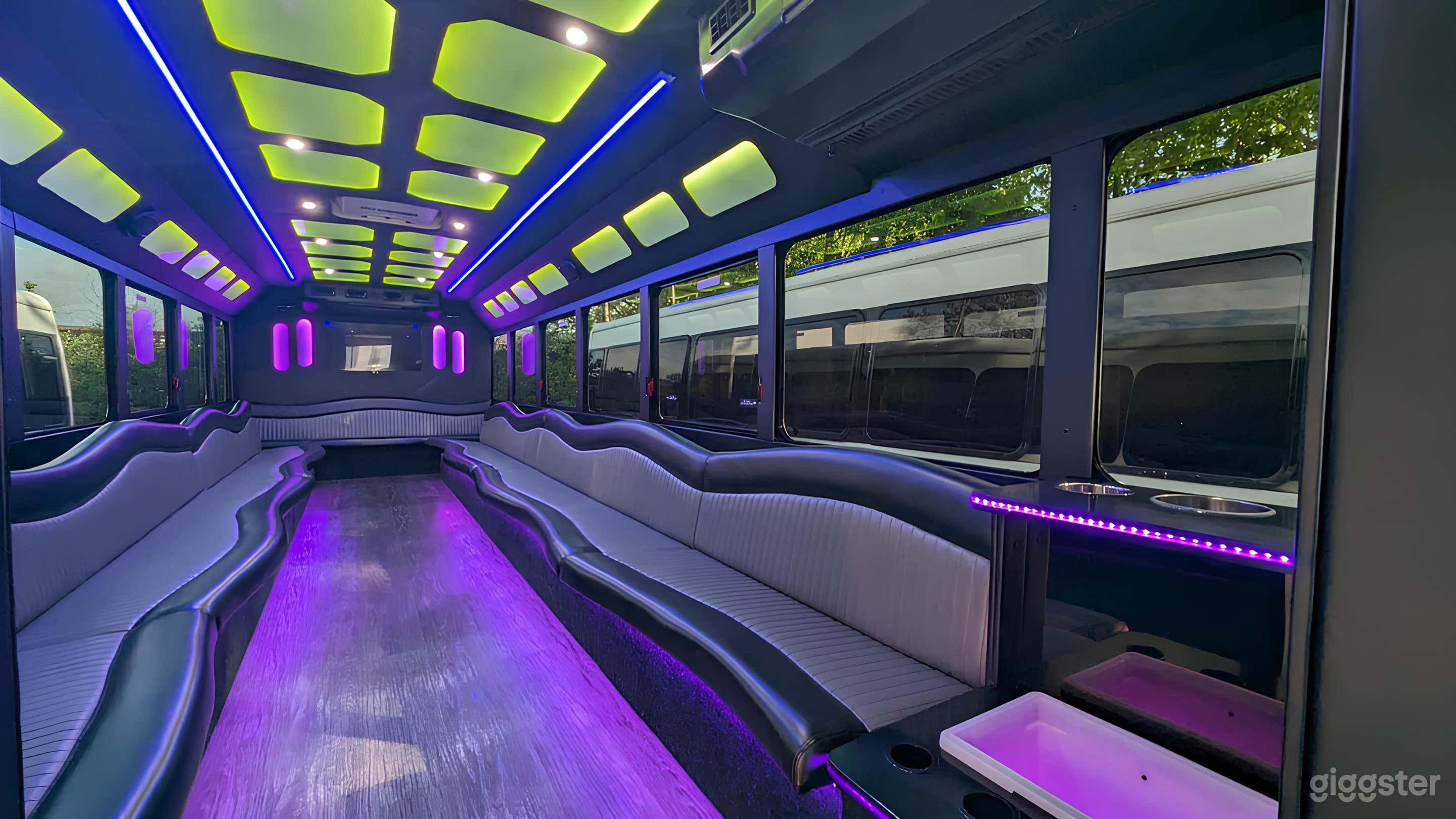 41 Passengers Executive Shuttle Bus Photo 2
